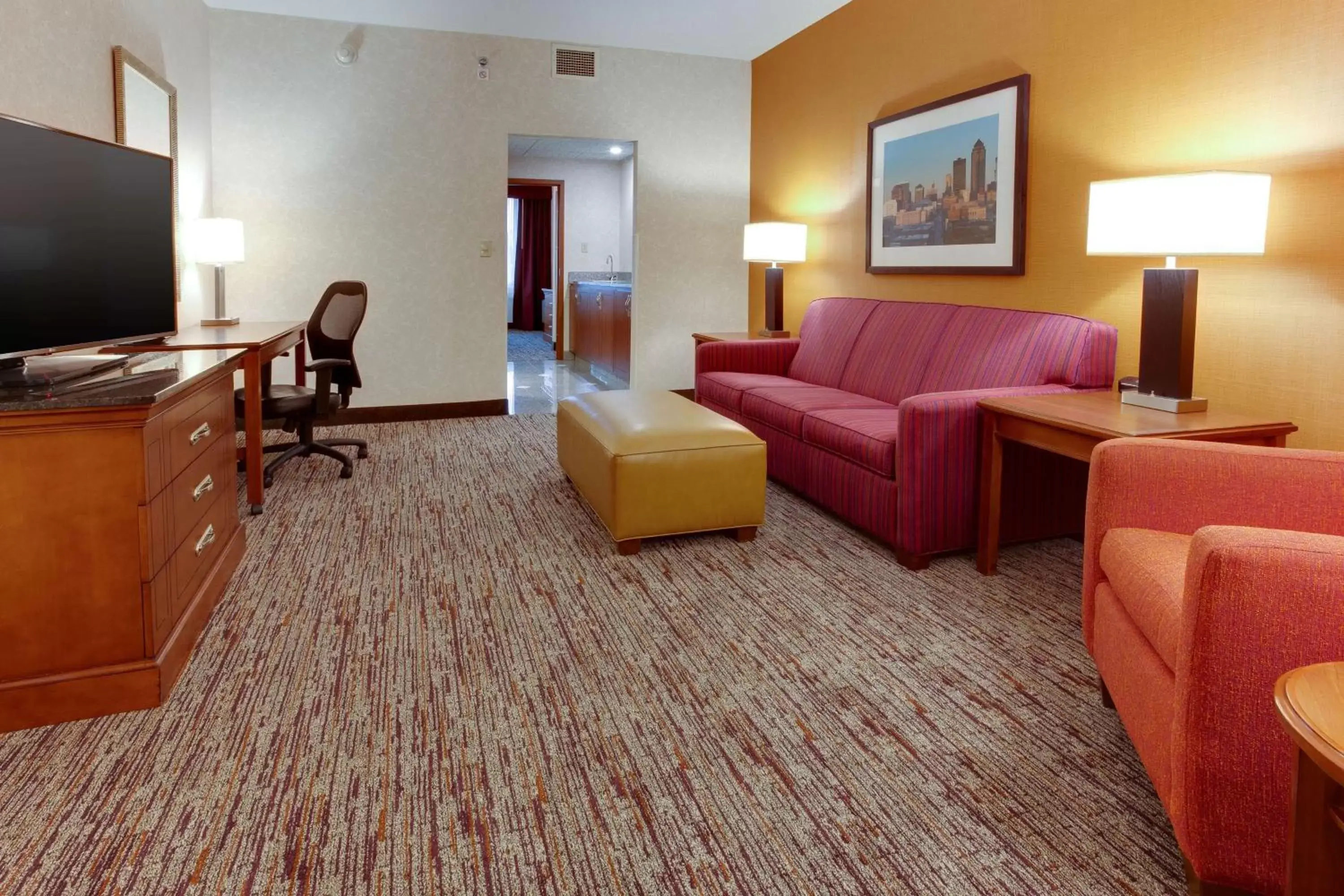 Photo of the whole room, Seating Area in Drury Inn & Suites West Des Moines