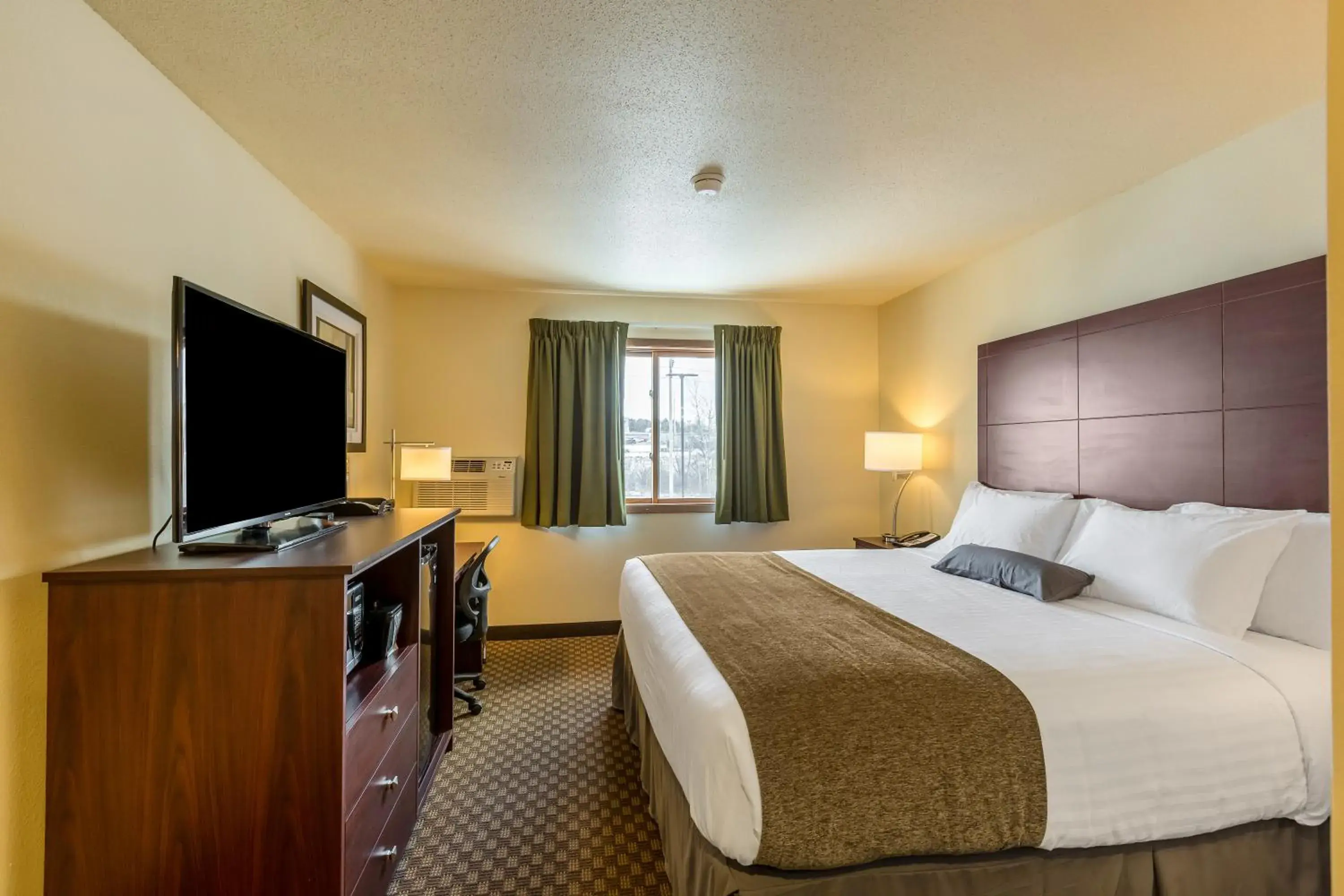 TV and multimedia, Bed in Cobblestone Inn & Suites - Merrill TV and multimedia, Bed in Cobblestone Inn & Suites - Merrill