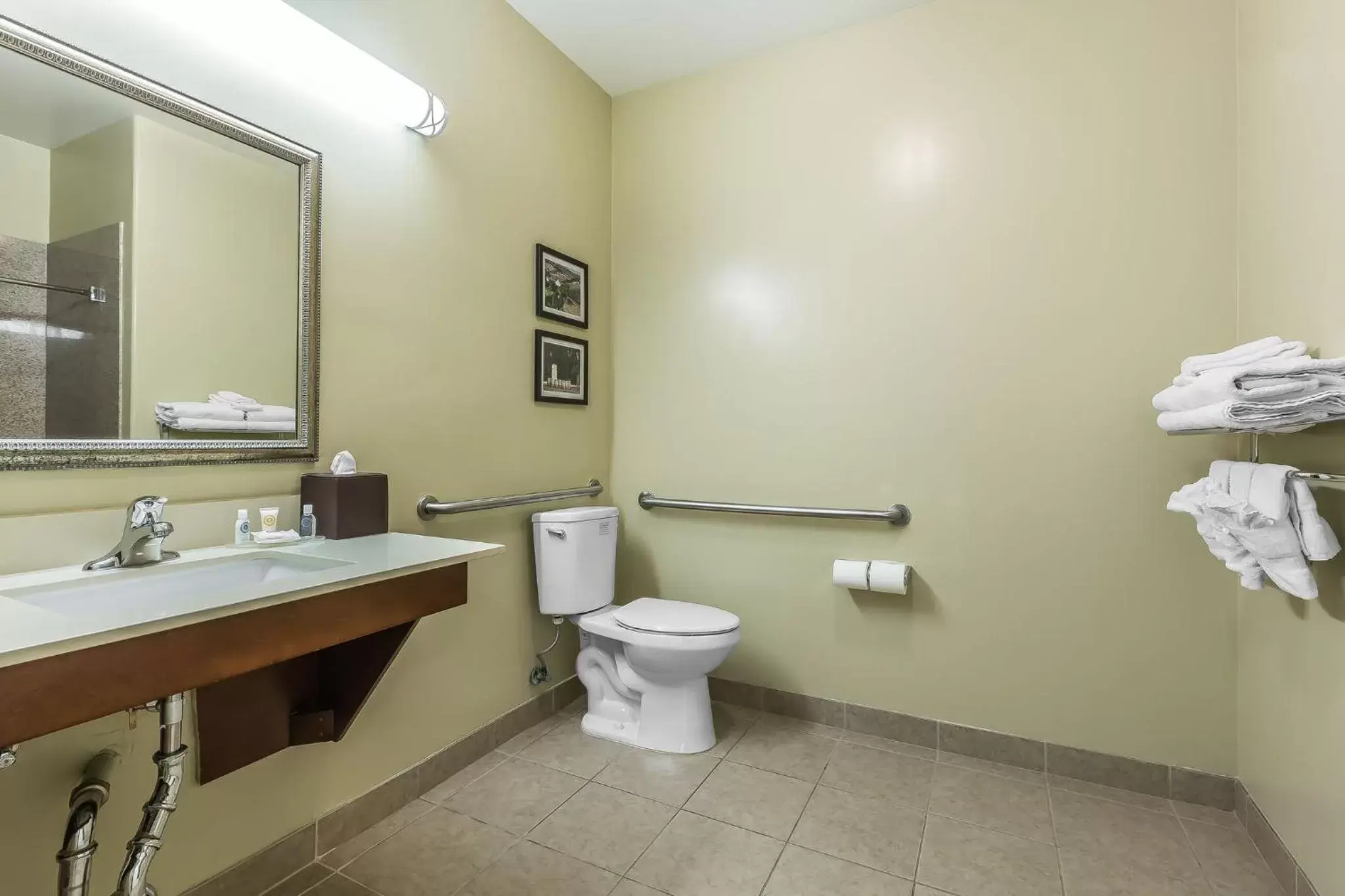 Queen Room with Two Queen Beds and Roll-In Shower - Accessible/Non-Smoking in Comfort Inn Pomona Near FairPlex