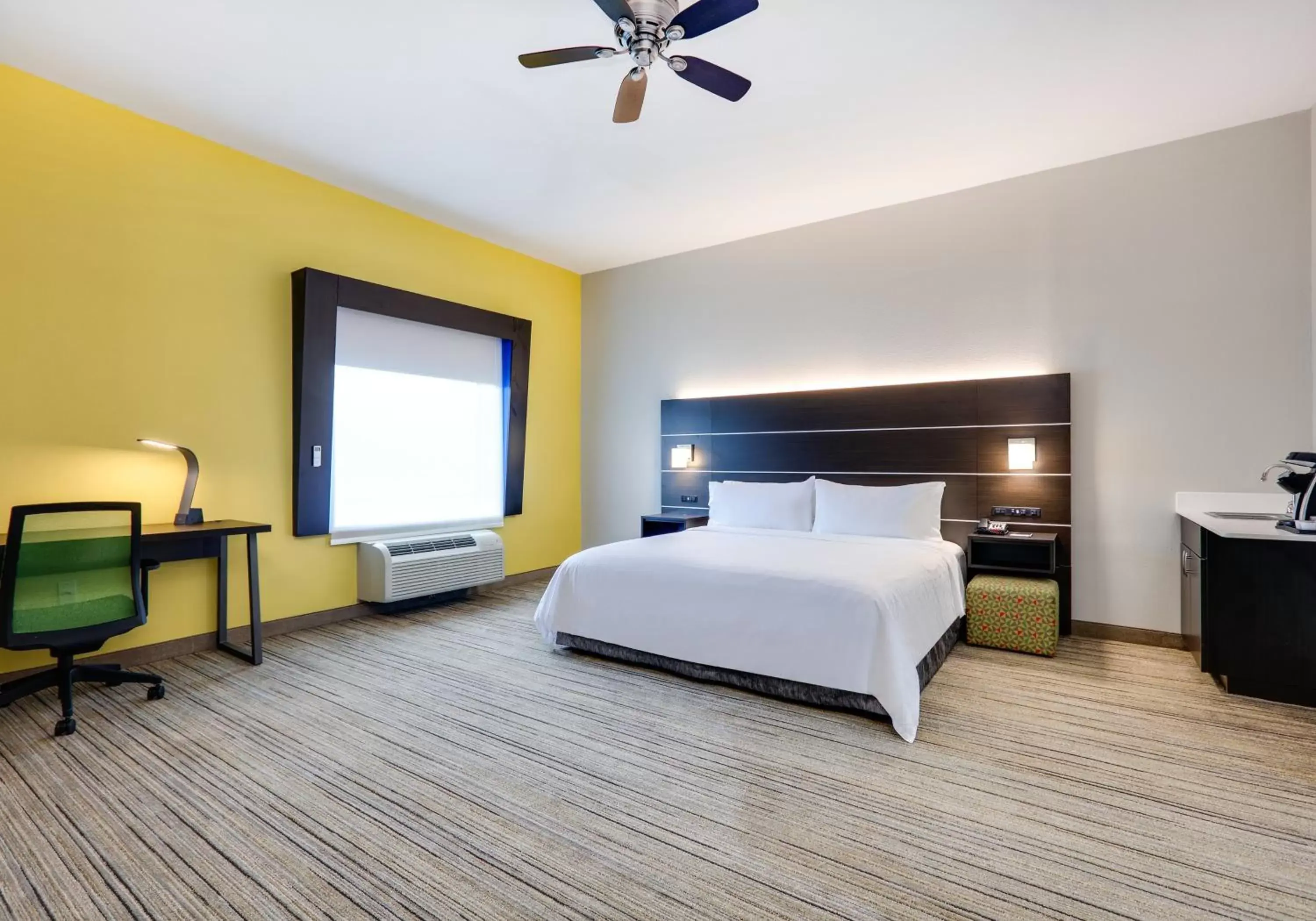 Photo of the whole room, Bed in Holiday Inn Express Hotel & Suites Cleburne, an IHG Hotel