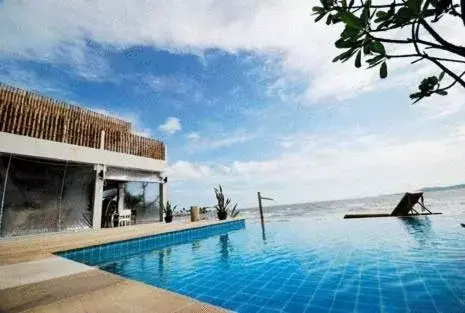Swimming Pool in Bari Lamai Resort
