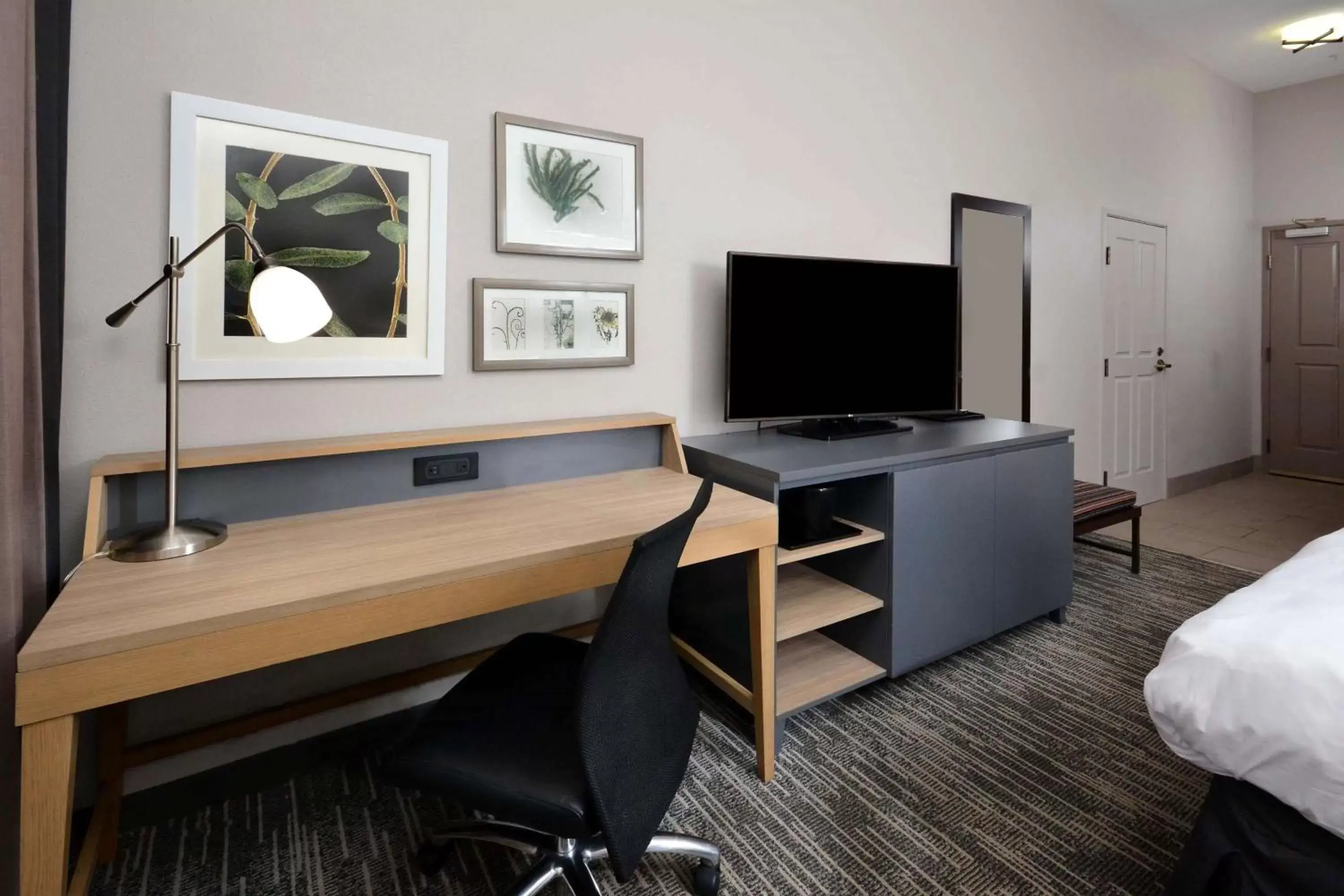 TV/Entertainment Center in Country Inn & Suites by Radisson Asheville West