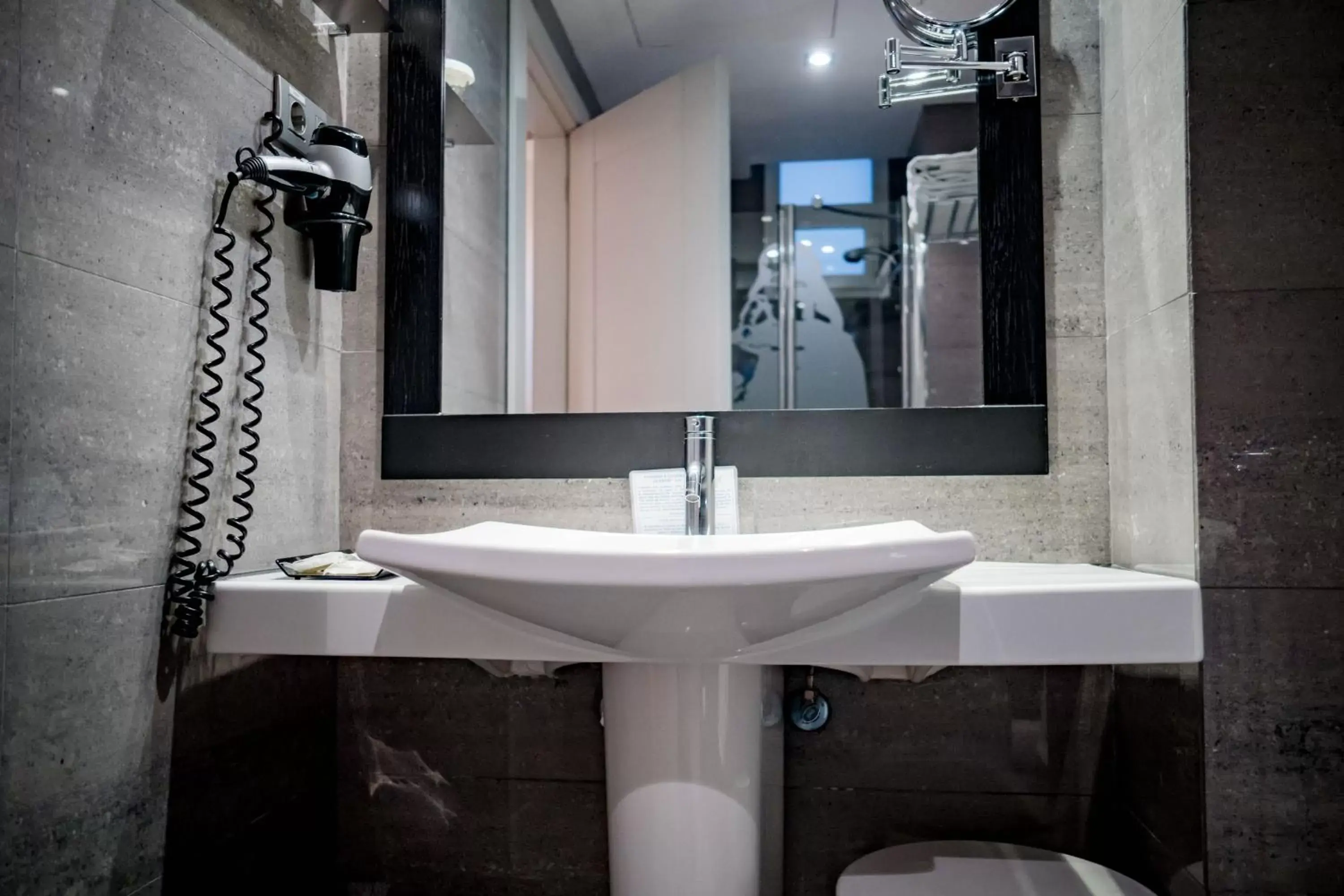 Toilet, Bathroom in Hotel Meninas - Boutique Opera