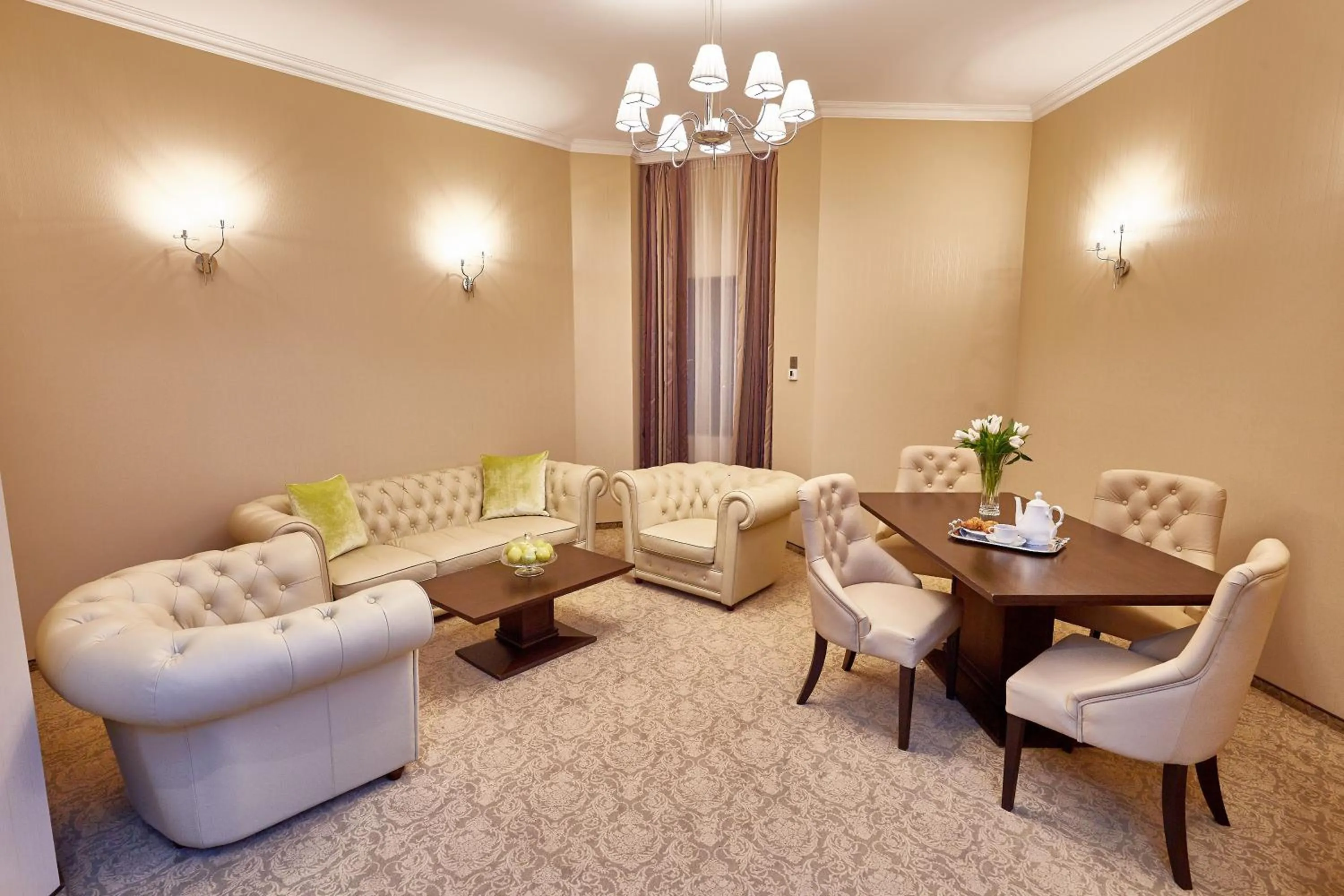 Living room in Central Plaza Hotel