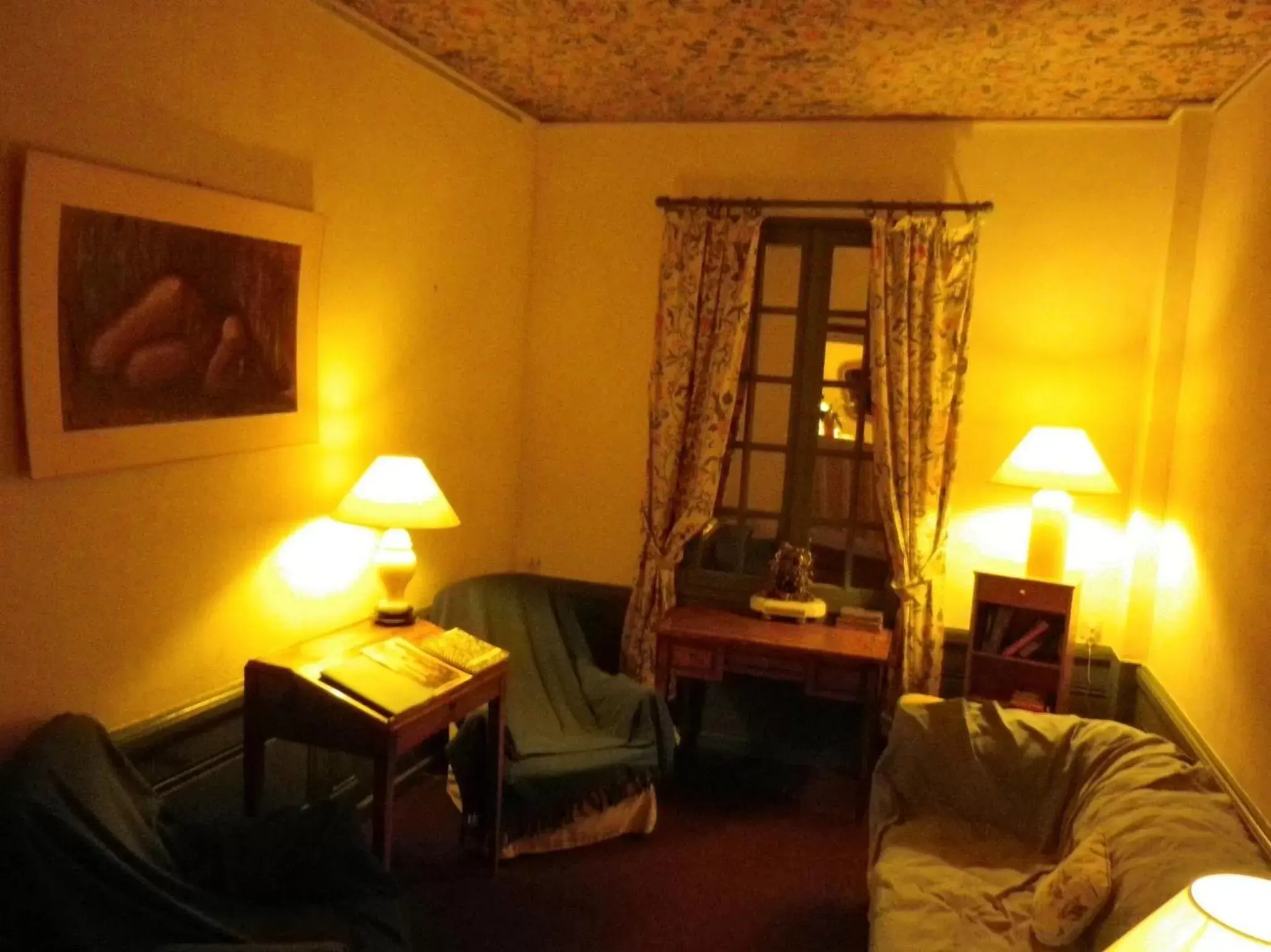 Communal lounge/ TV room, Seating Area in Hotel Saint Jean