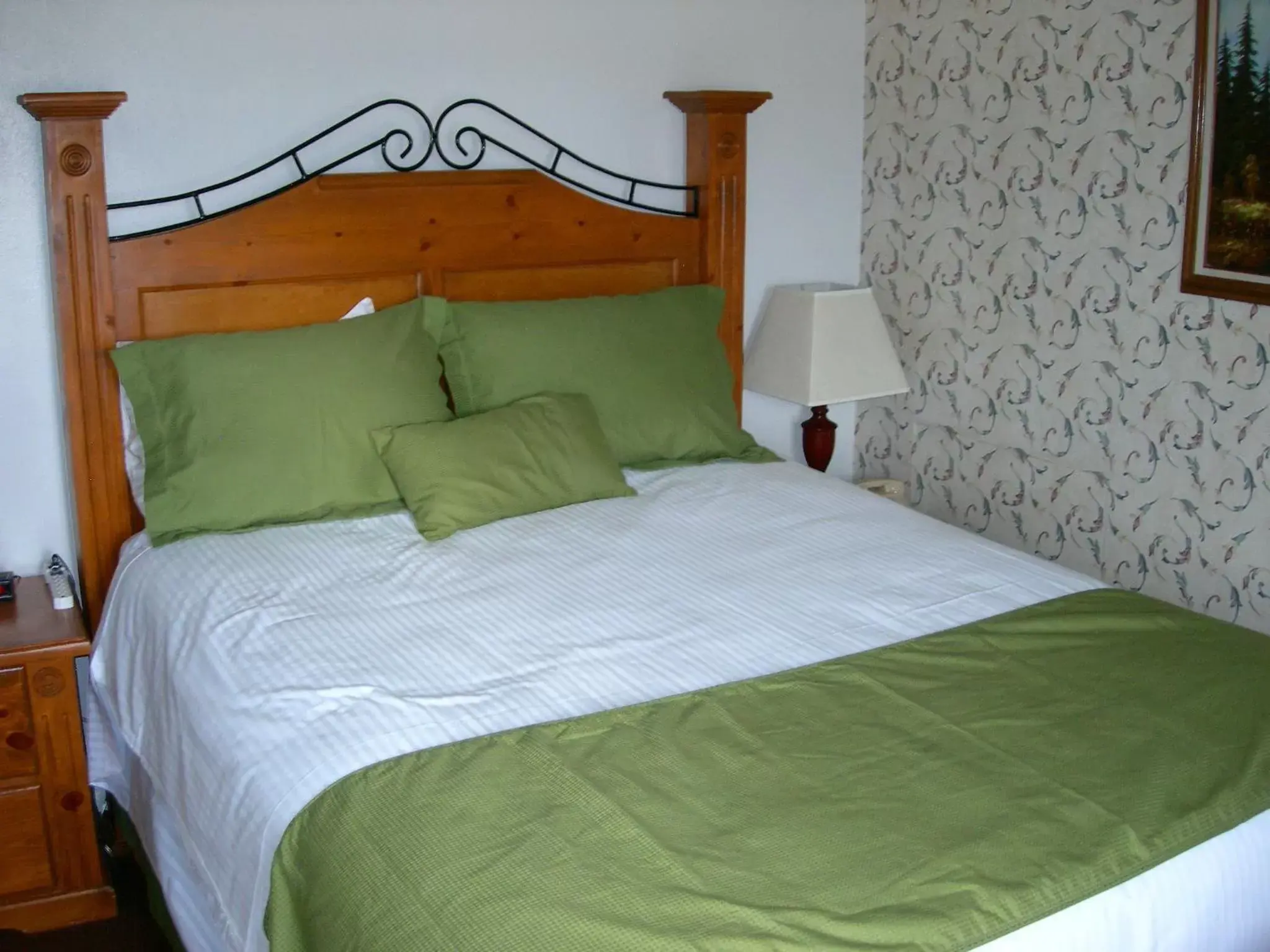 Bed in Walker River Lodge