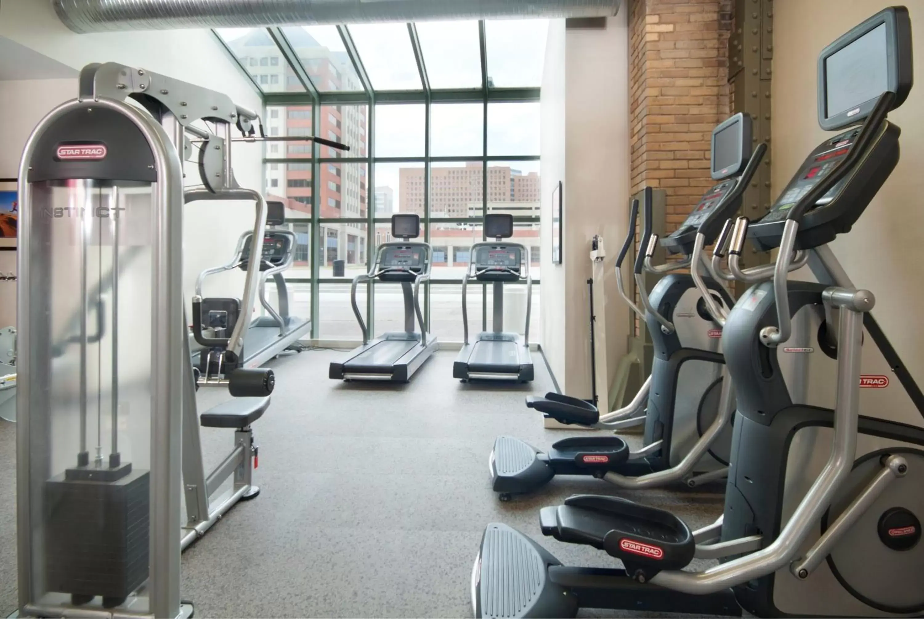 Spa and wellness centre/facilities, Fitness Center/Facilities in Crowne Plaza Indianapolis-Dwtn-Union Stn, an IHG Hotel