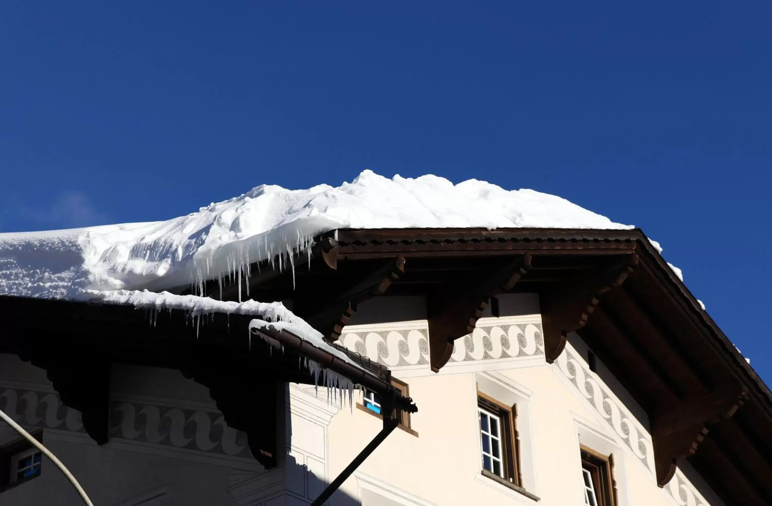 Facade/entrance, Winter in Hotel Parsenn