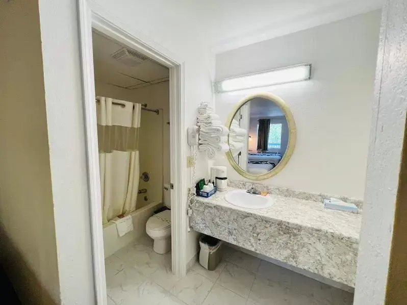 Bathroom in Celebrity Inn