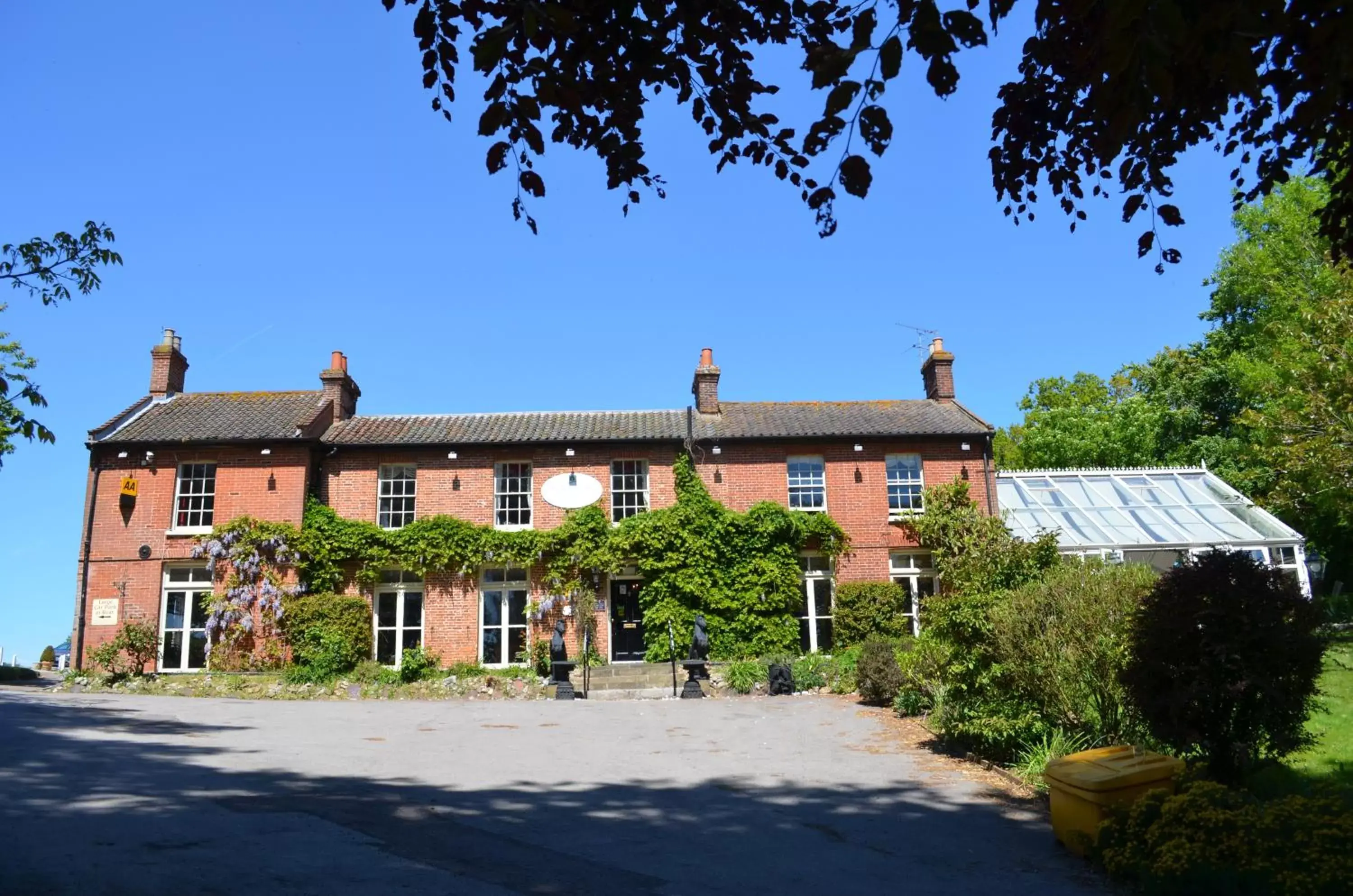 Property Building in Scarborough Hill Country Inn