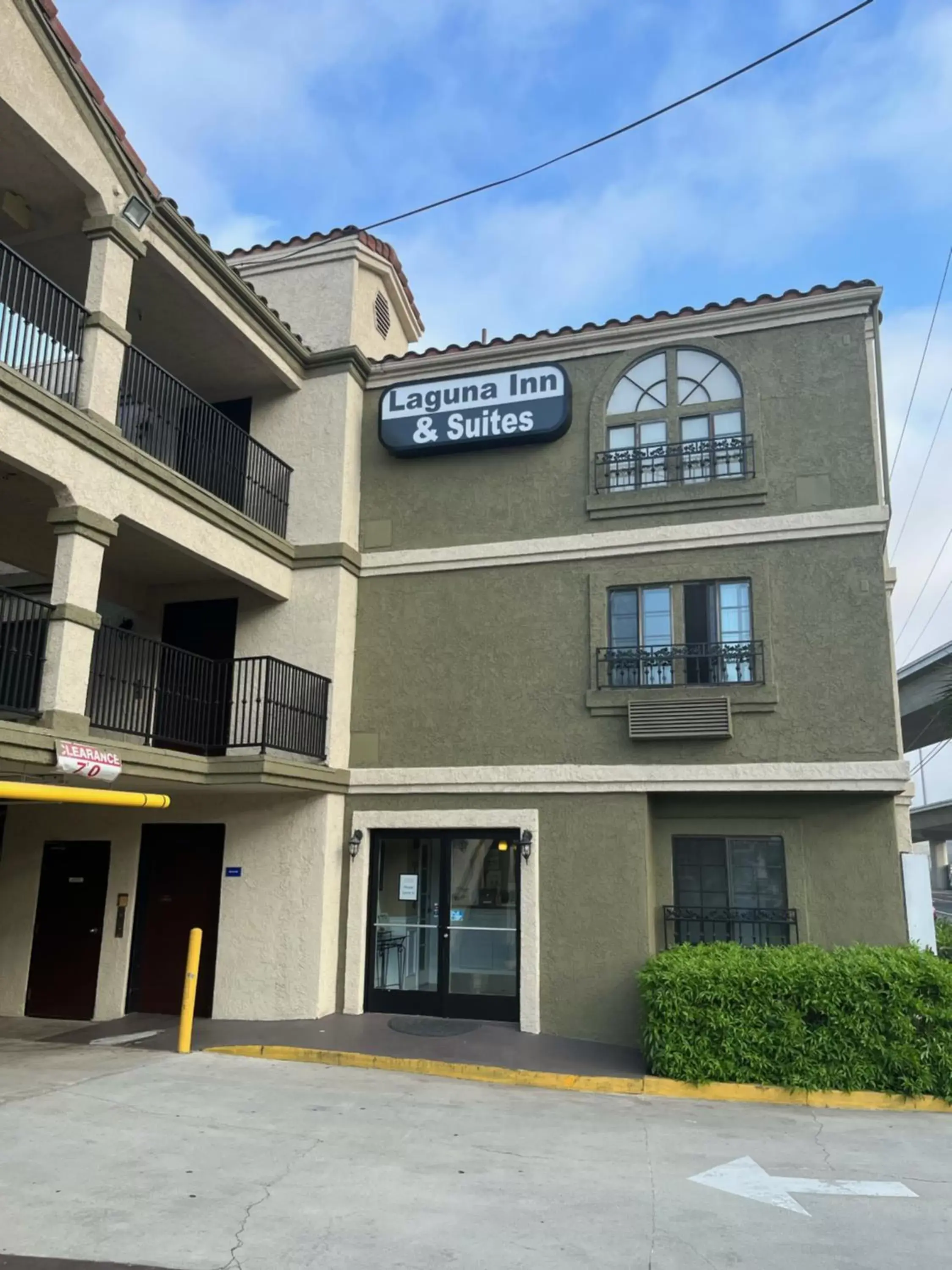 Property Building in Laguna Inn and Suites