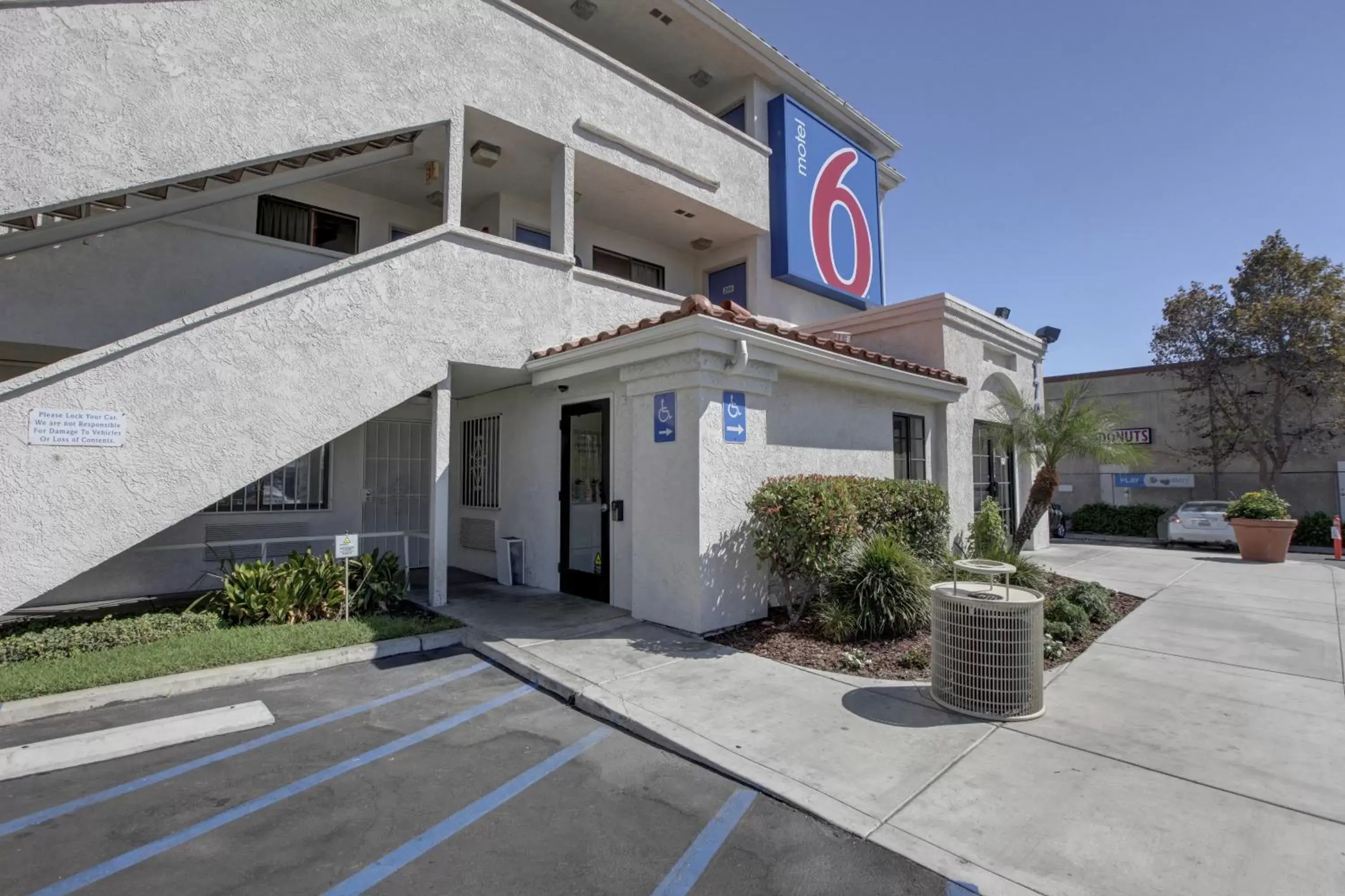 Facade/entrance, Property Building in Motel 6-Bellflower, CA - Los Angeles