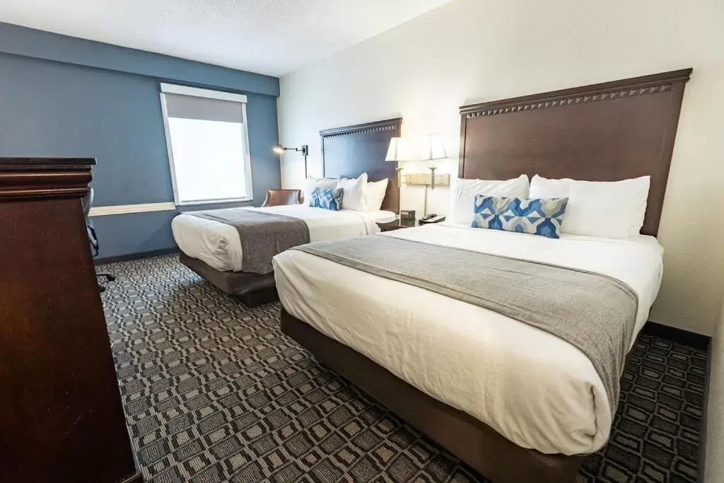 Bed in Savannah House Hotel
