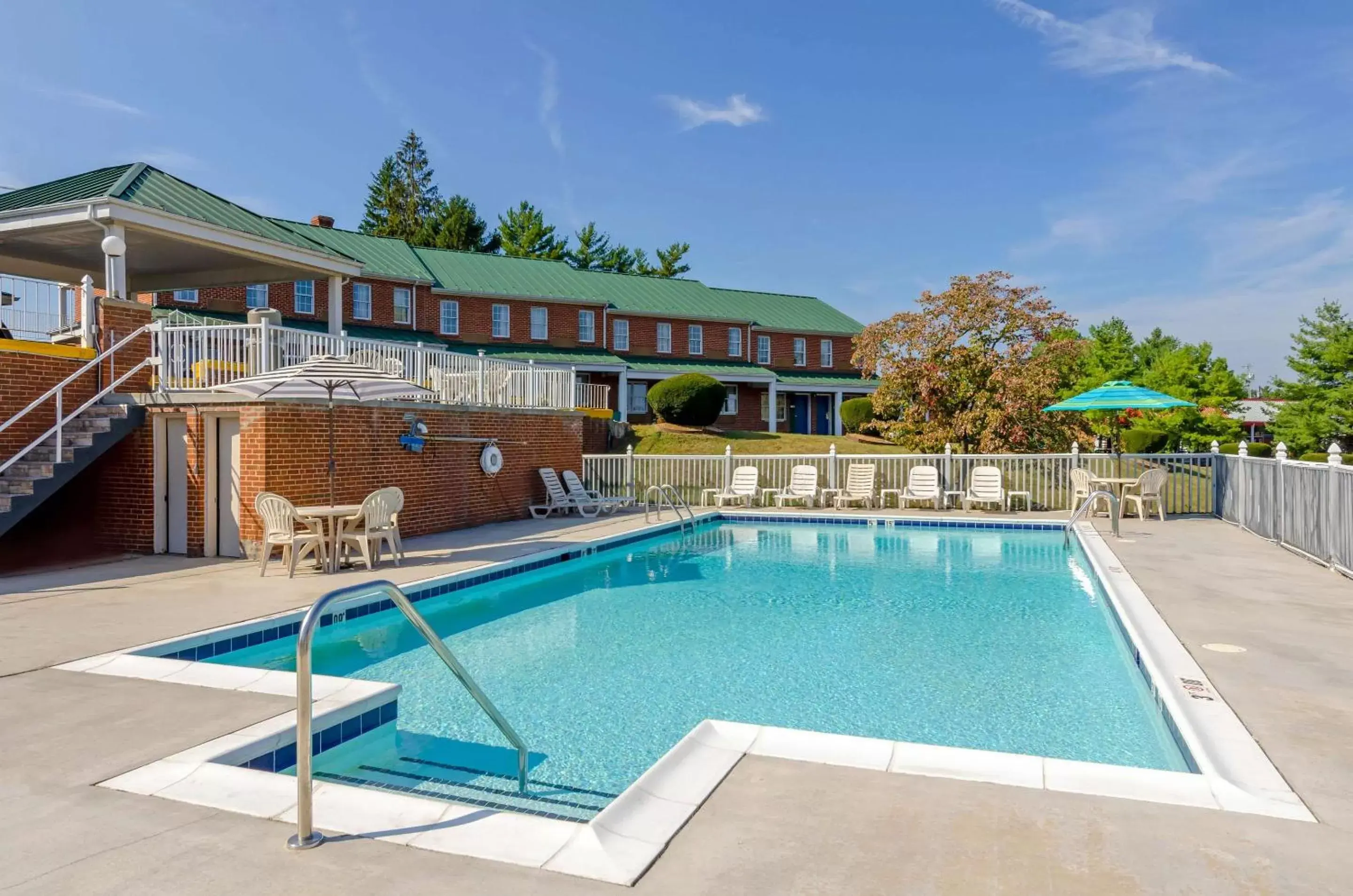 On site, Swimming Pool in Quality Inn Waynesboro