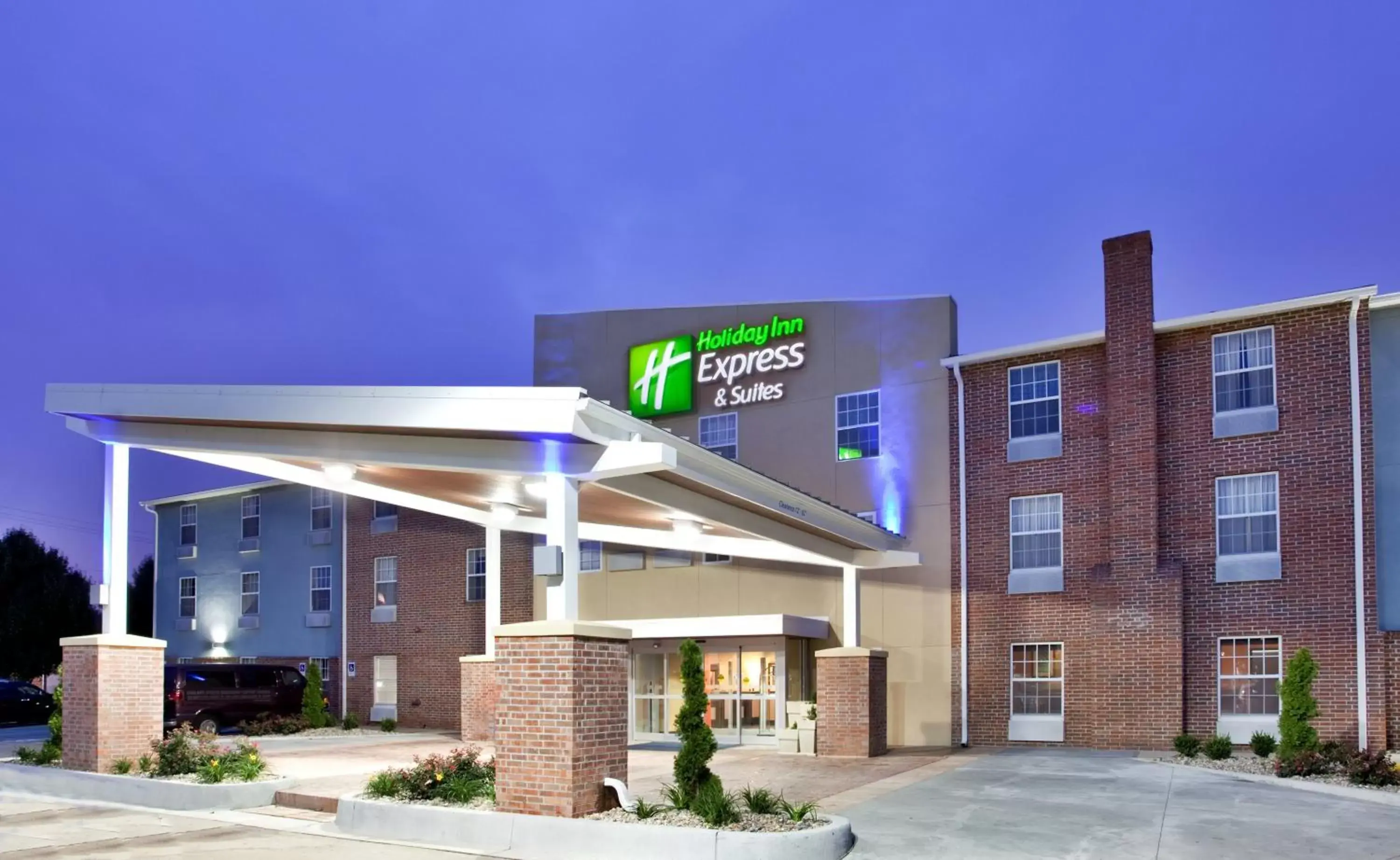 Property building in Holiday Inn Express Hotel & Suites North Kansas City, an IHG Hotel