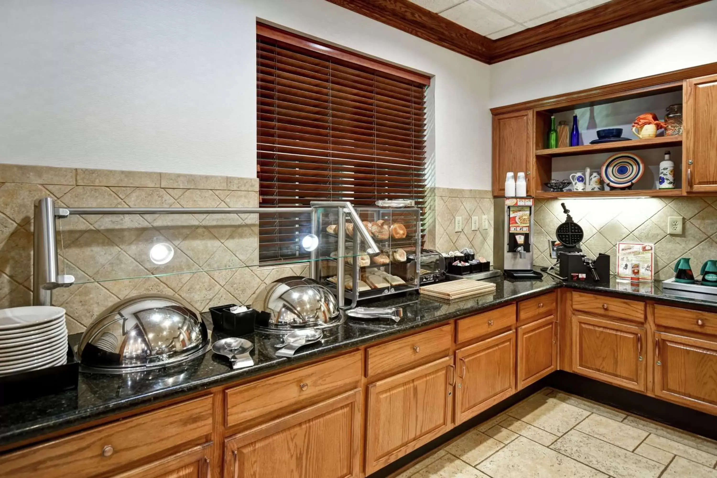 Dining area, Kitchen/Kitchenette in Homewood Suites by Hilton Cincinnati-Milford