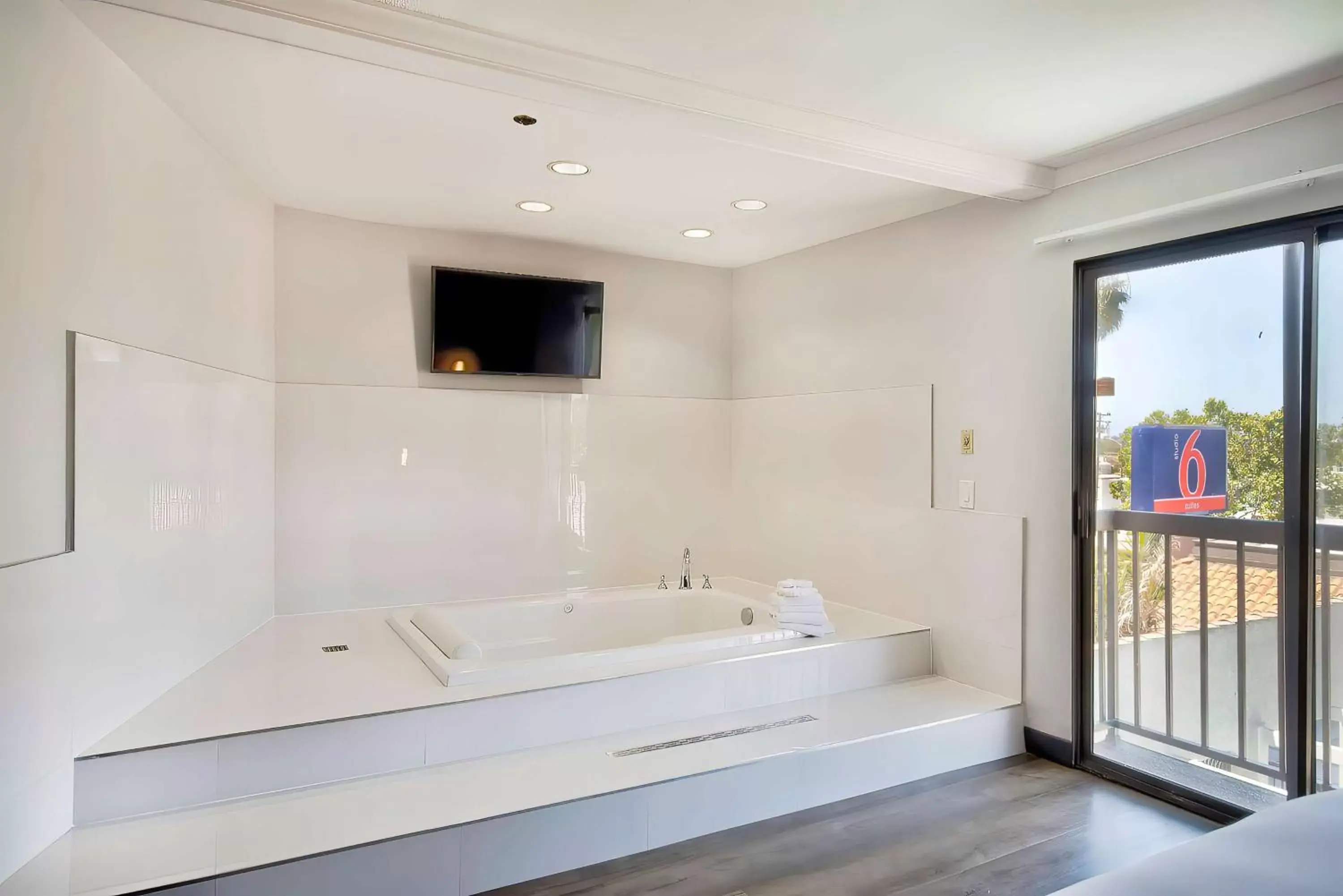Hot Tub, Bathroom in Studio 6 Suites Lawndale, CA South Bay