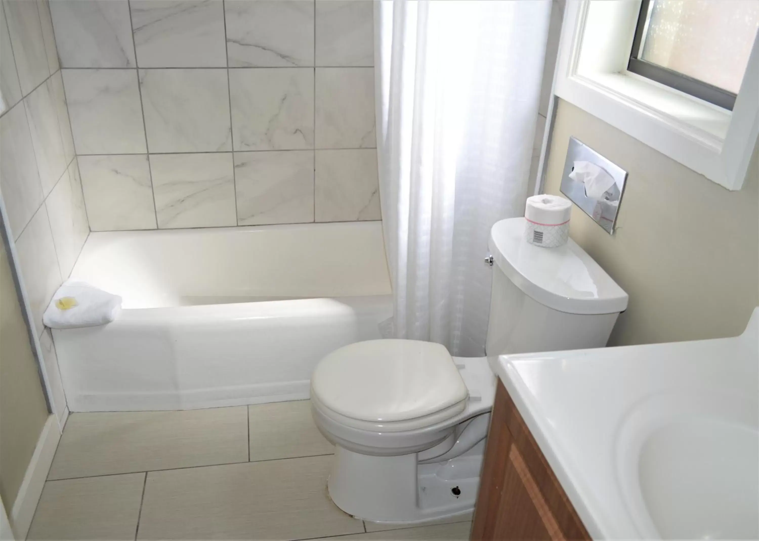 Toilet, Bathroom in Omeo Suites Glass Beach