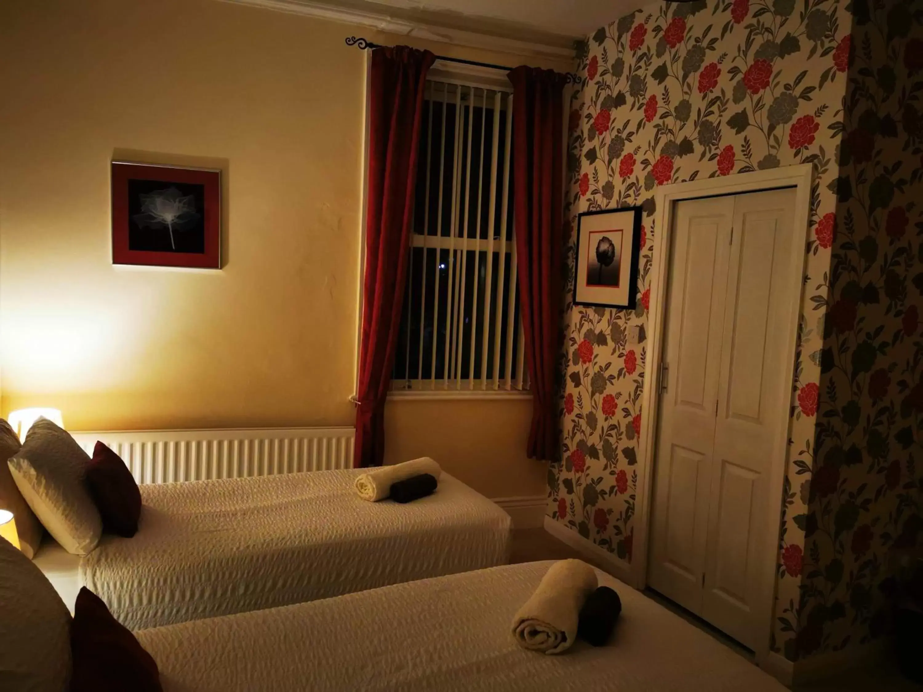 Deluxe Twin Room with Sea View in oddfellowsbandb Deluxe Twin Room with Sea View in oddfellowsbandb