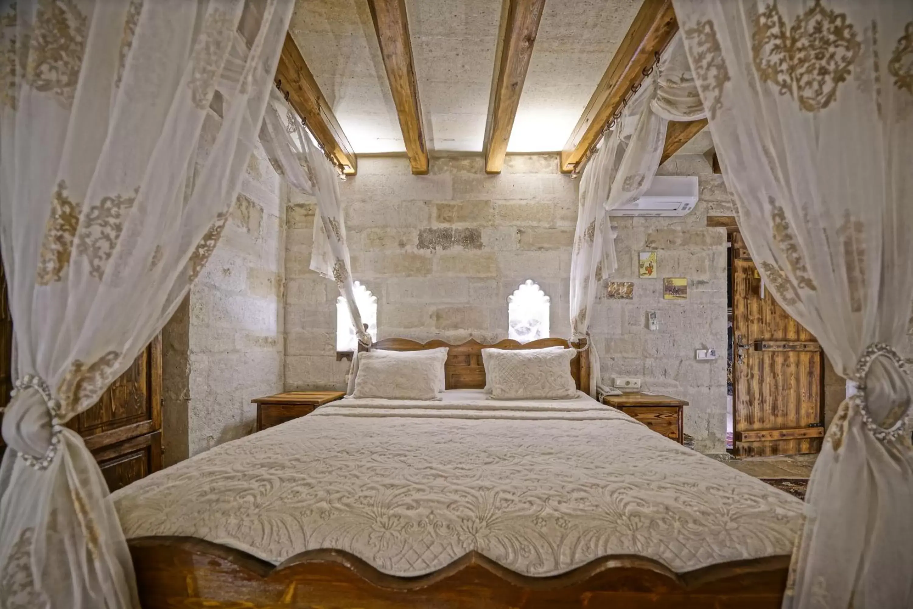 Bedroom in Maccan Cave Hotel