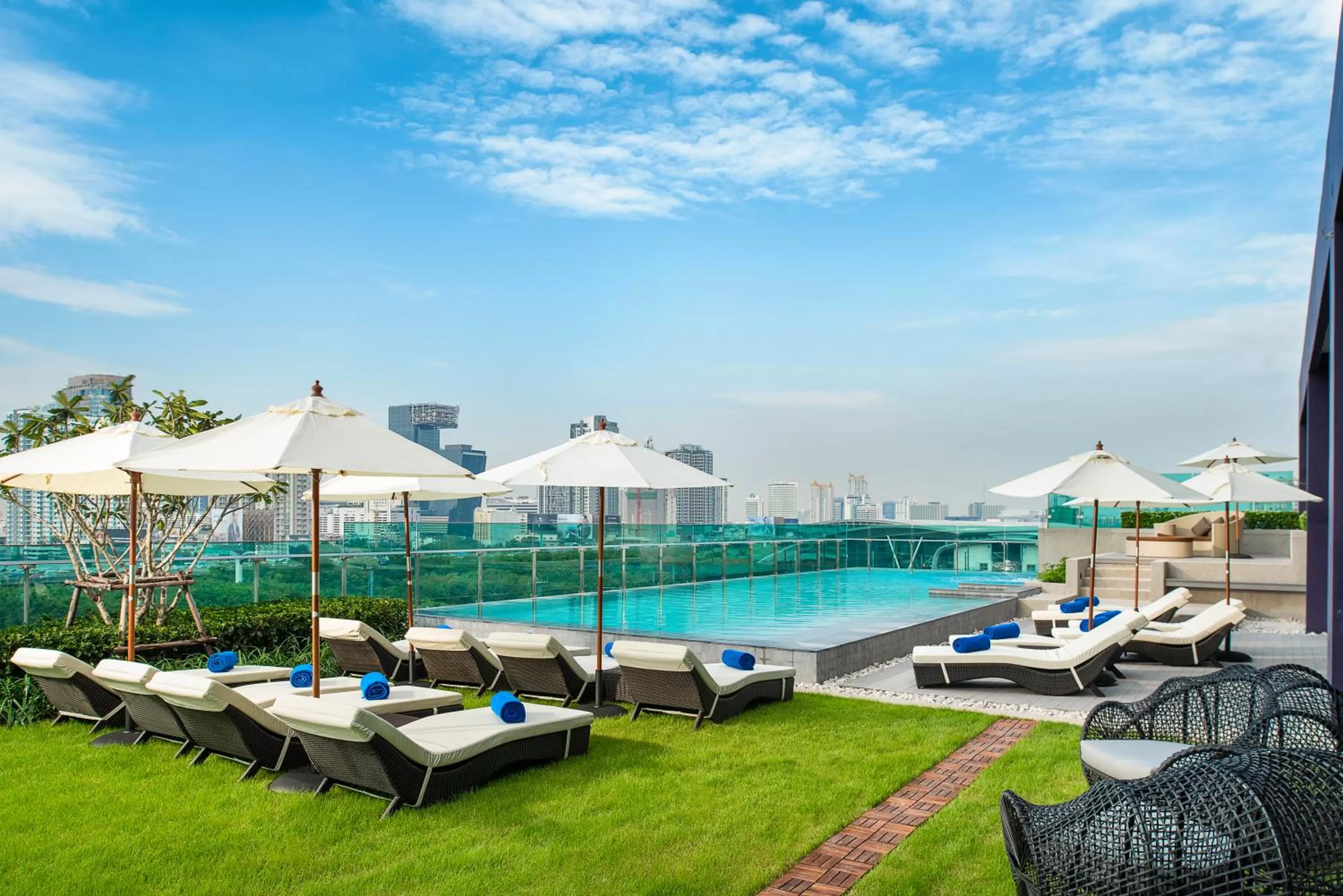 Garden in Mercure Bangkok Makkasan