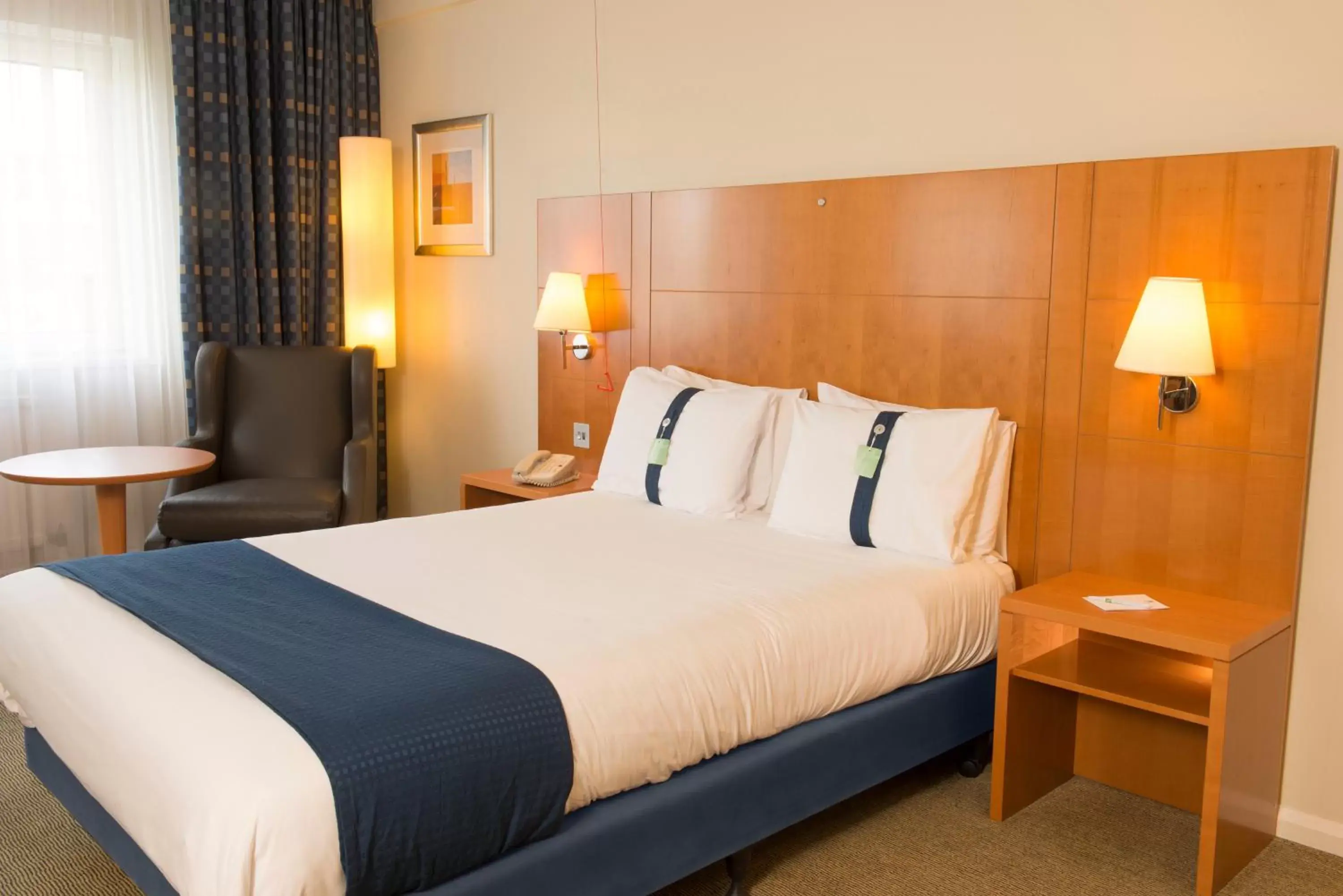 Bed in Holiday Inn Basildon, an IHG Hotel