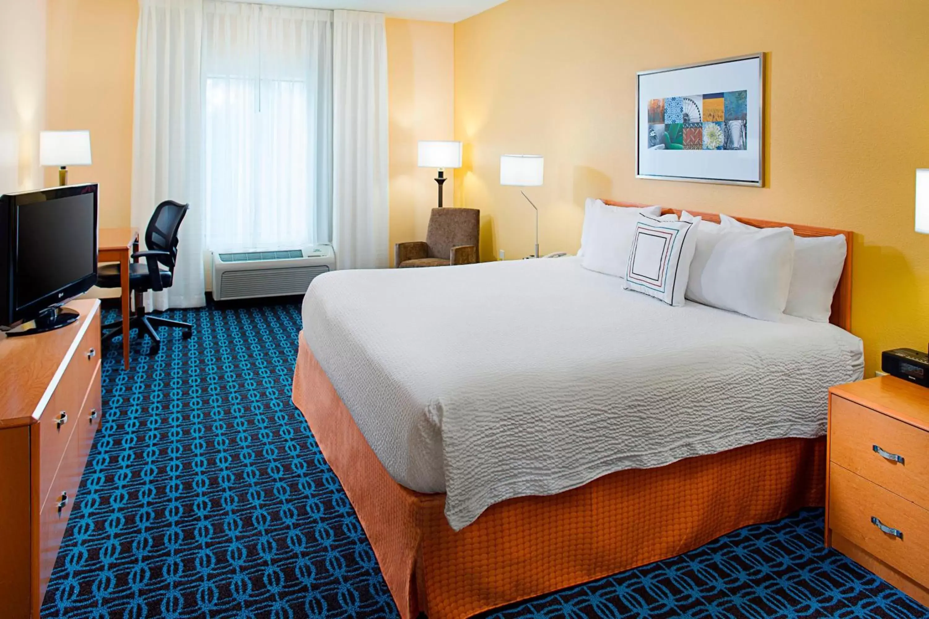 Photo of the whole room, Bed in Fairfield Inn & Suites by Marriott Lafayette South