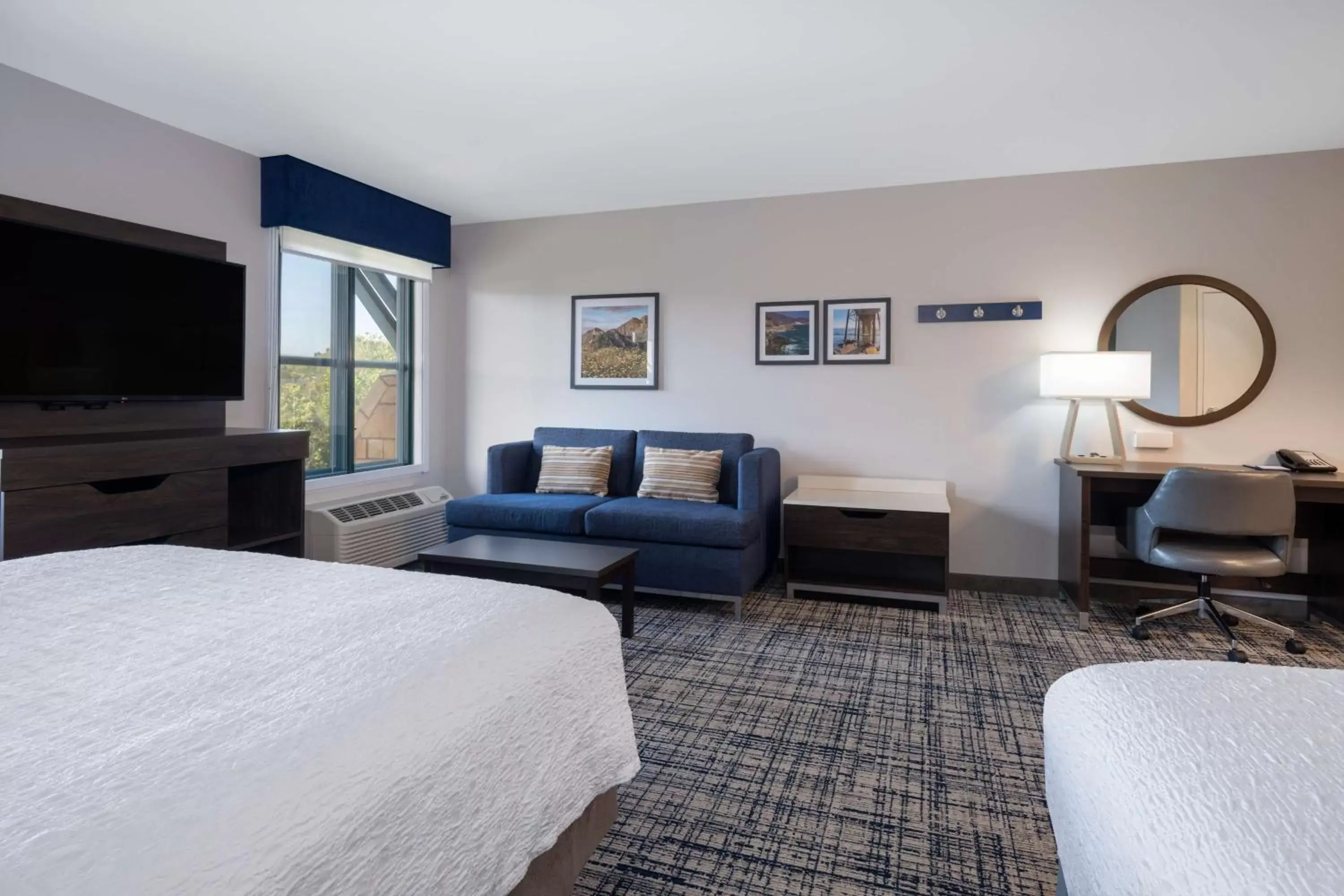 Bedroom, Seating Area in Hampton Inn & Suites Agoura Hills