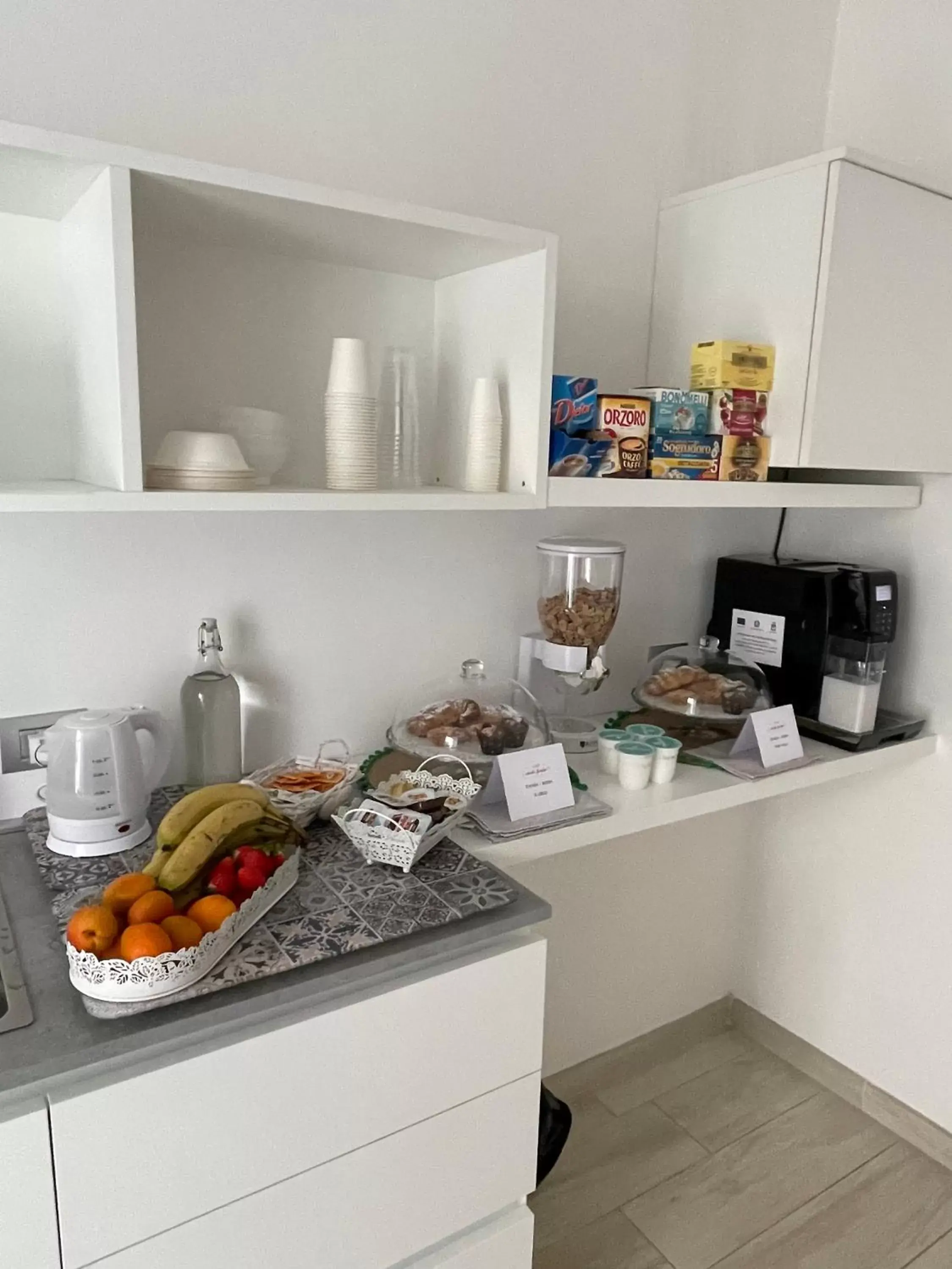 Breakfast, Kitchen/Kitchenette in Vicolo Fiorito B&B