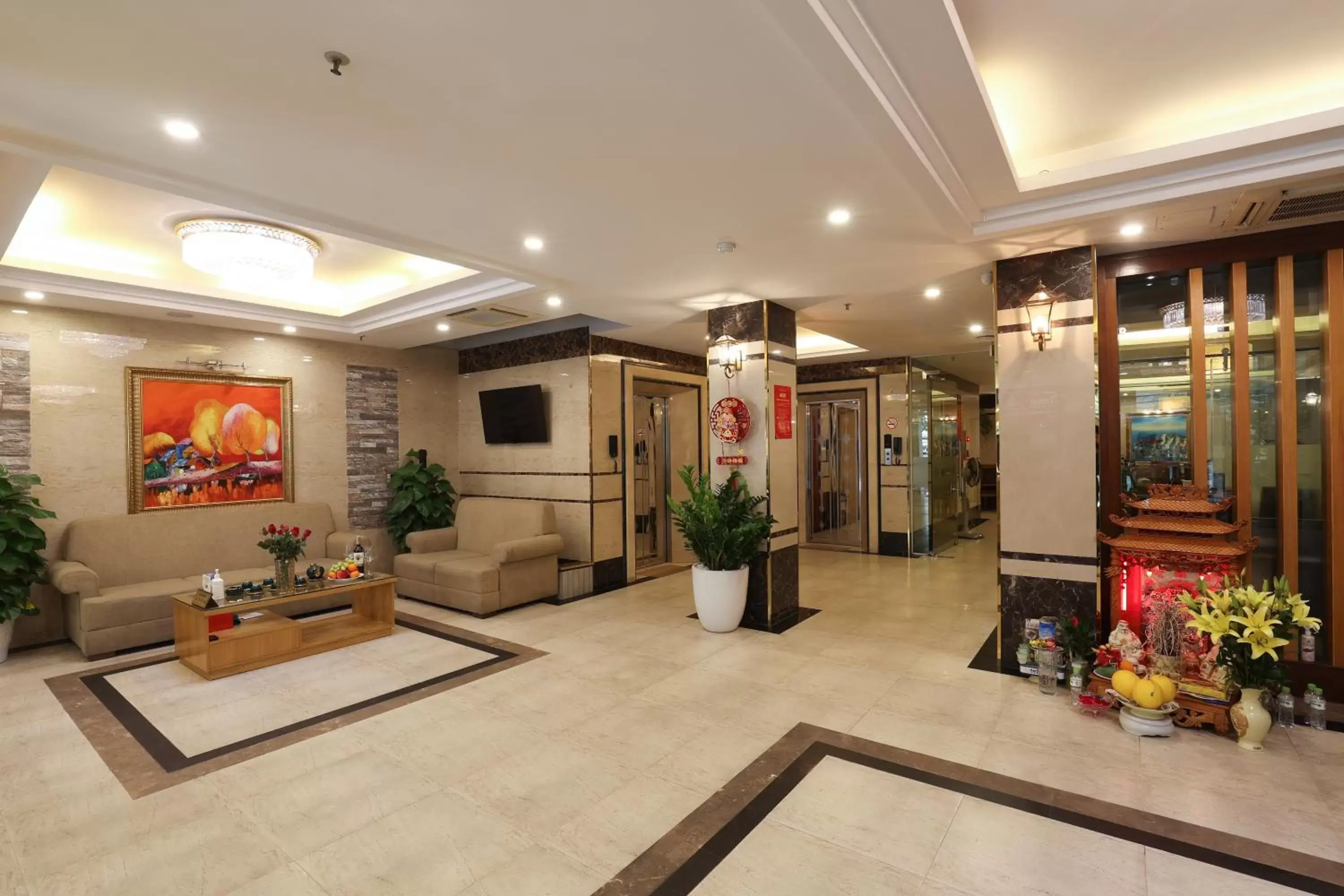 Communal lounge/ TV room, Lobby/Reception in Gallant Hotel