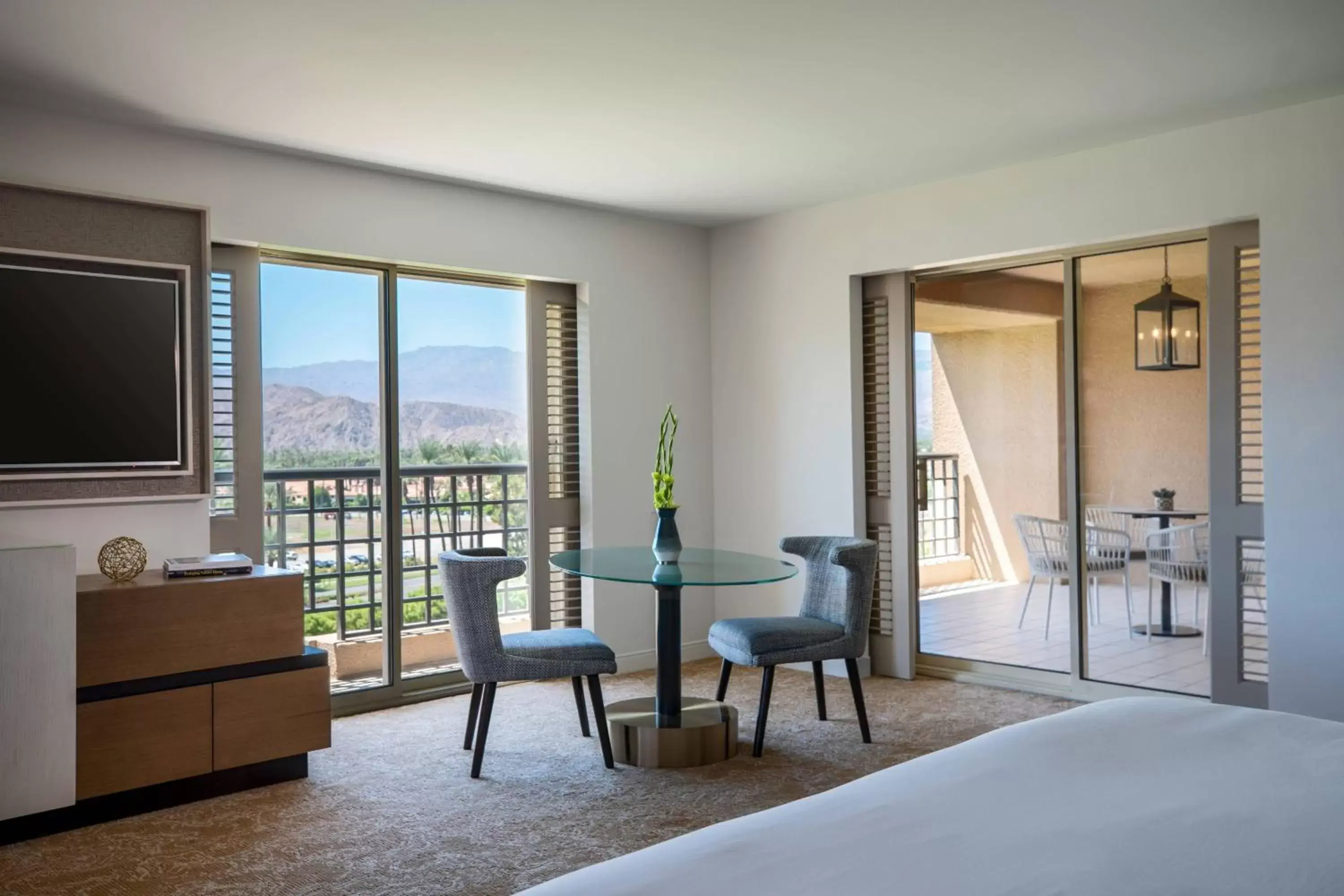 Bedroom, Seating Area in Renaissance Esmeralda Resort & Spa, Indian Wells