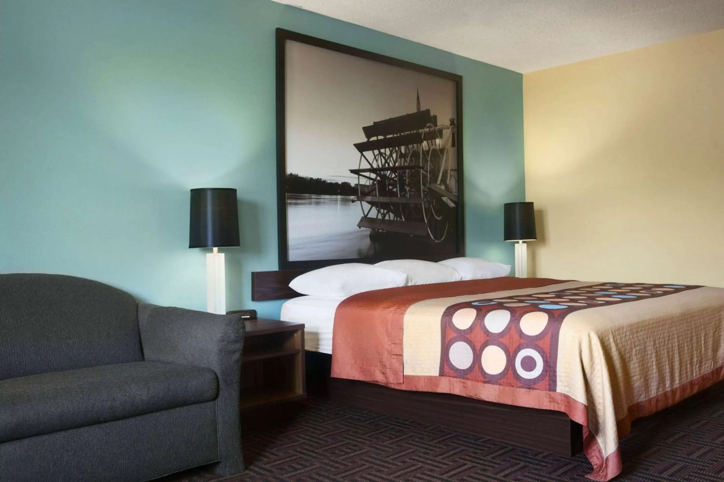 Photo of the whole room, Bed in Super 8 by Wyndham Peoria