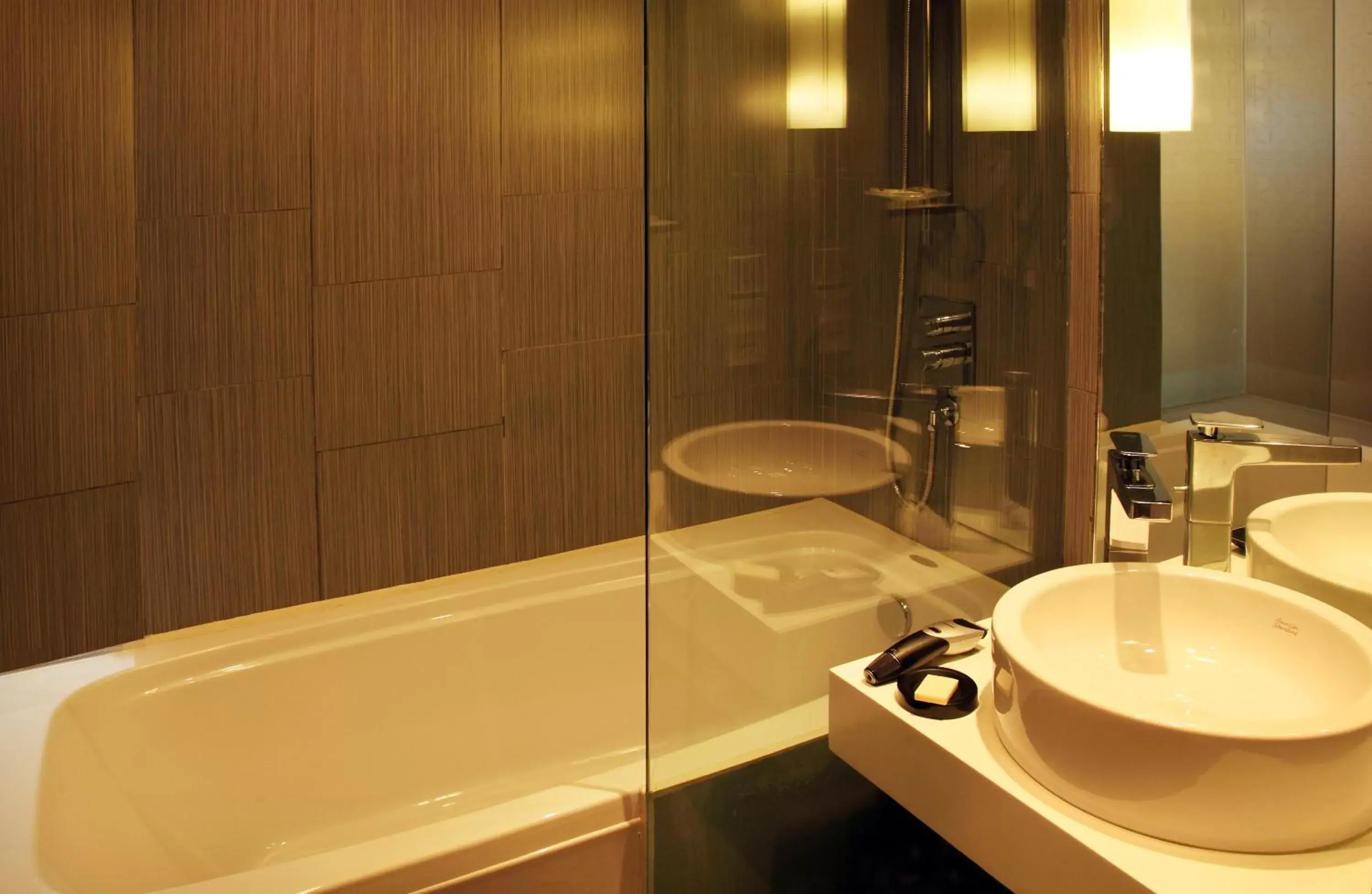 Bathroom in Mercure Hanoi La Gare Hotel