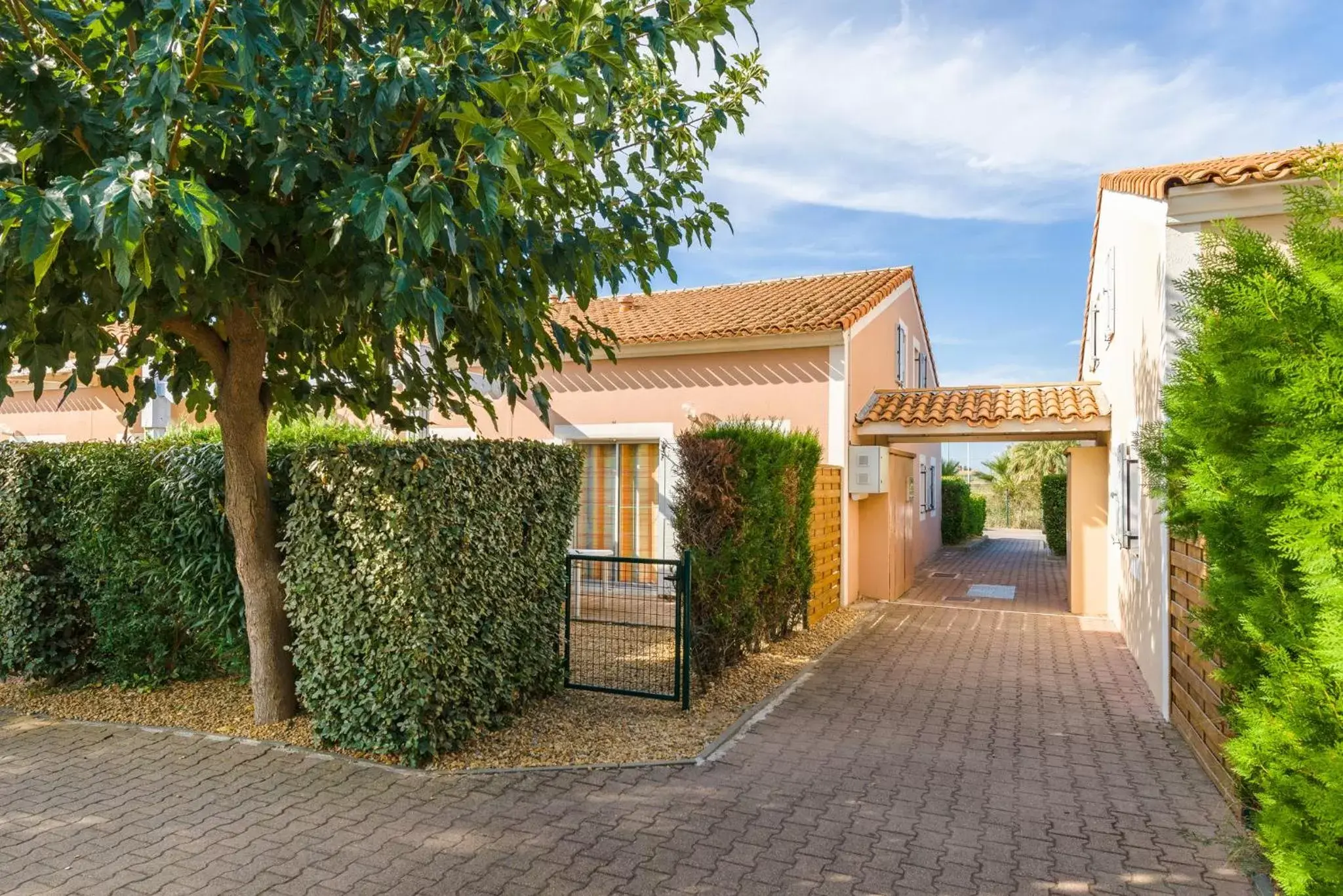 Facade/entrance, Property Building in Lagrange Vacances Le Scarlett et Les Soleillades