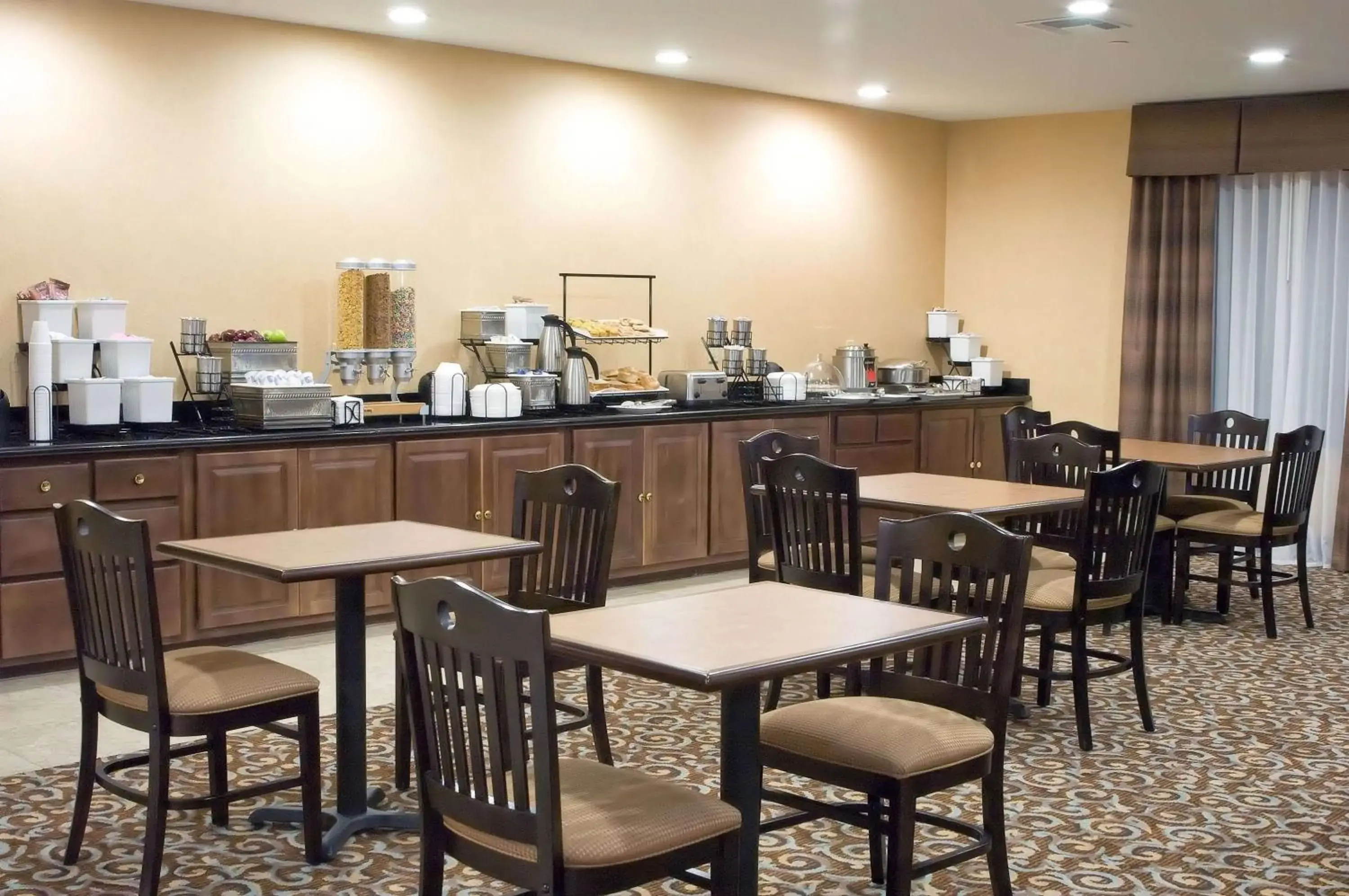 Restaurant/Places to Eat in Best Western Bastrop Pines Inn