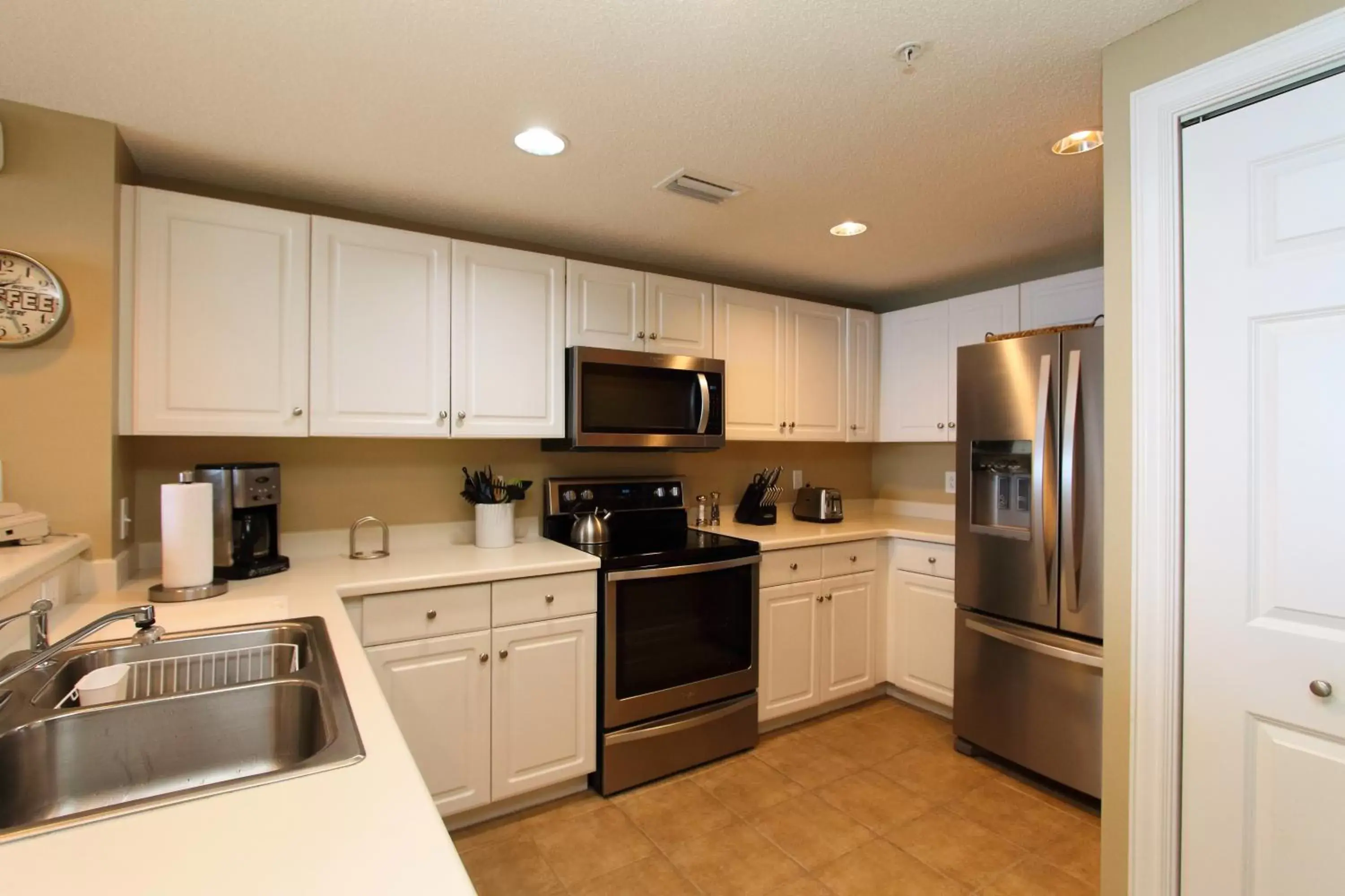 Kitchen or kitchenette, Kitchen/Kitchenette in Majestic Beach Resort, Panama City Beach, Fl