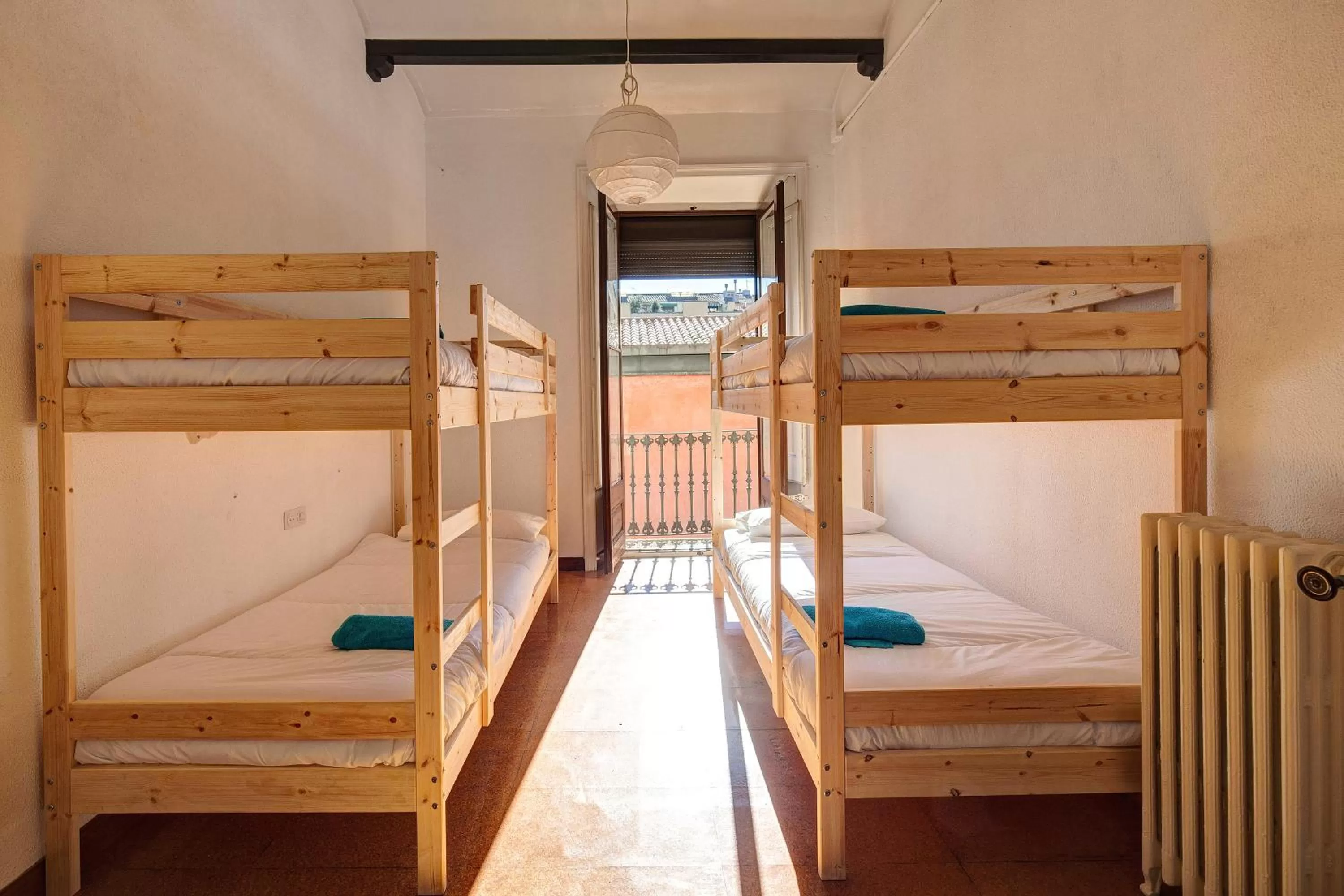 Property building, Bed in Bed in Girona