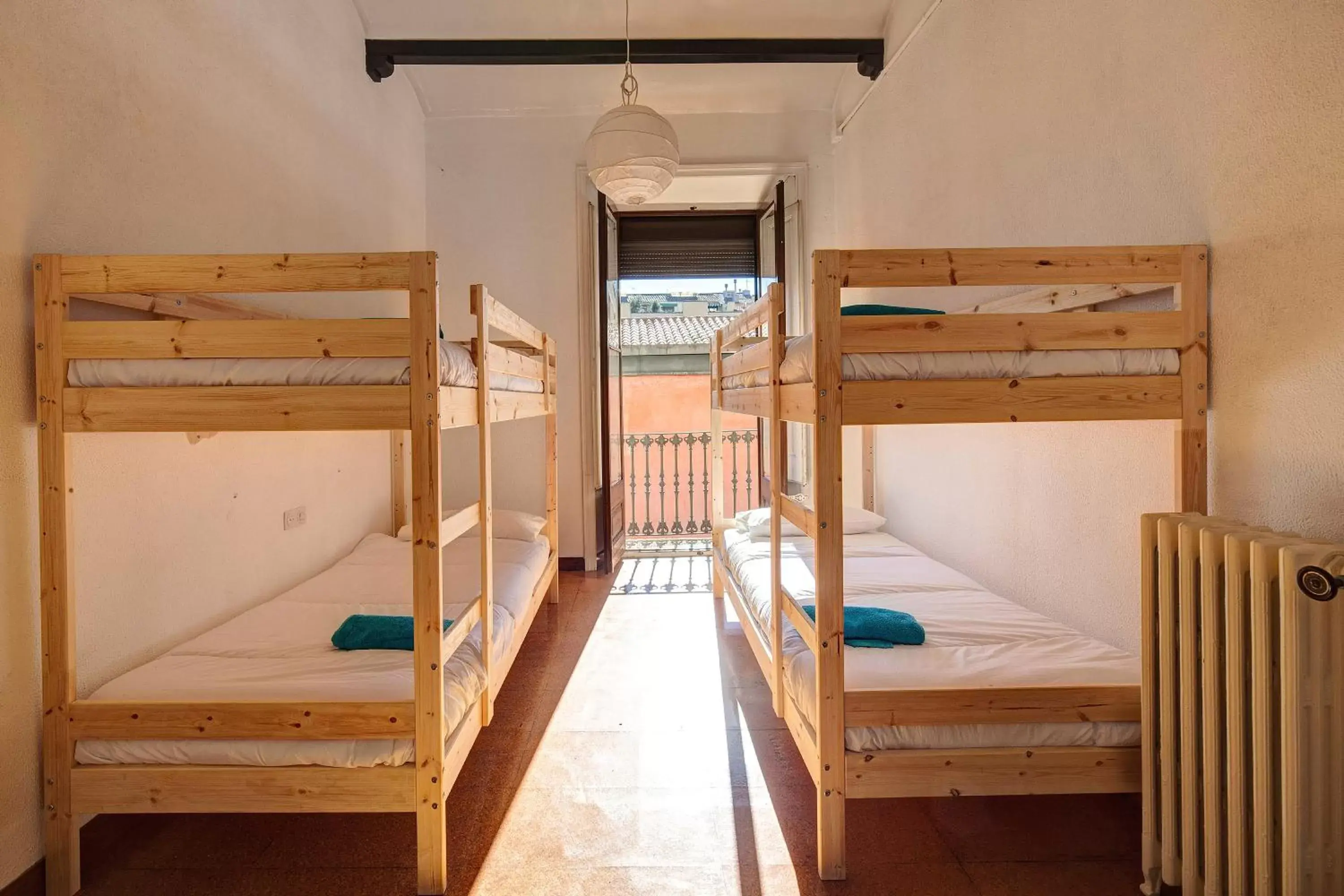 Property building, Bunk Bed in Bed in Girona