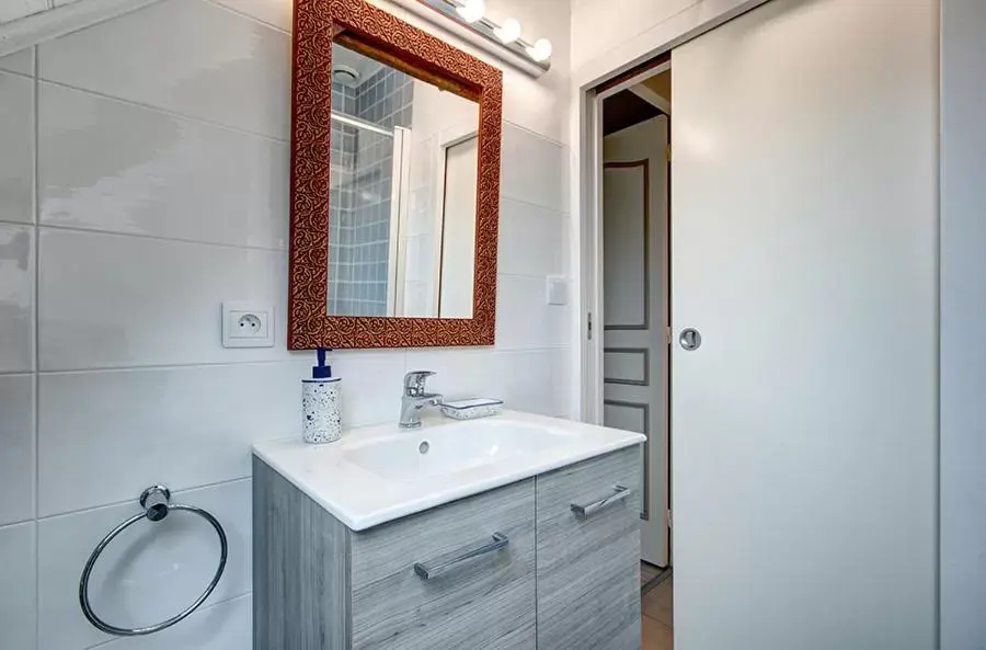 Bathroom in LES DEUX RIVIERES - Chambres & Table d'Hôtes -