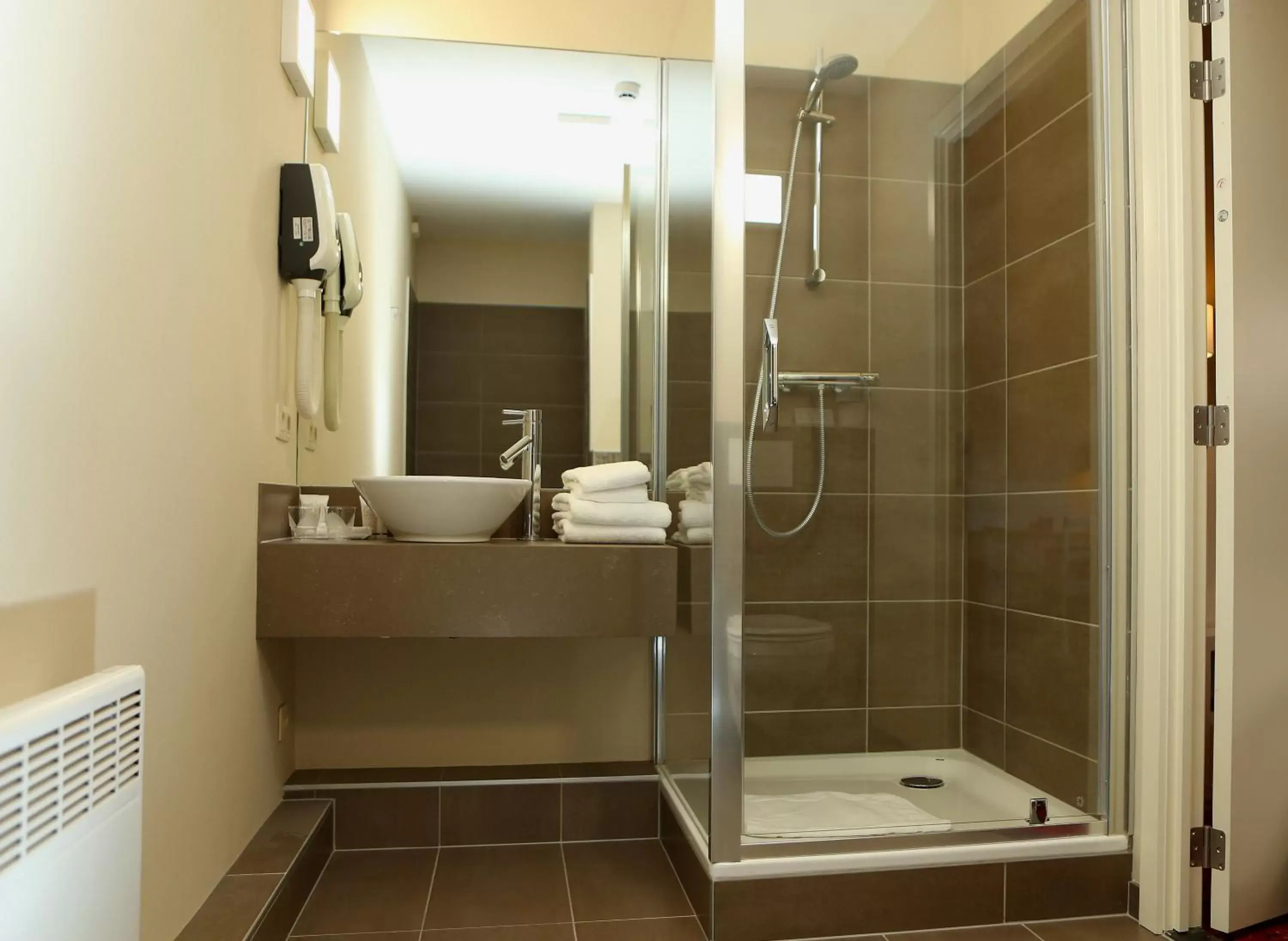 Bathroom in Hotel Acacia