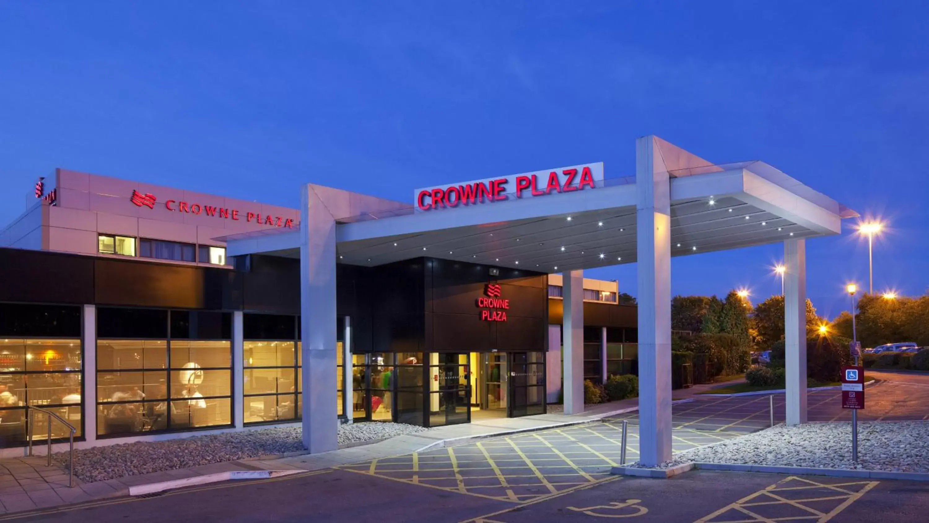 Property building in Crowne Plaza Manchester Airport