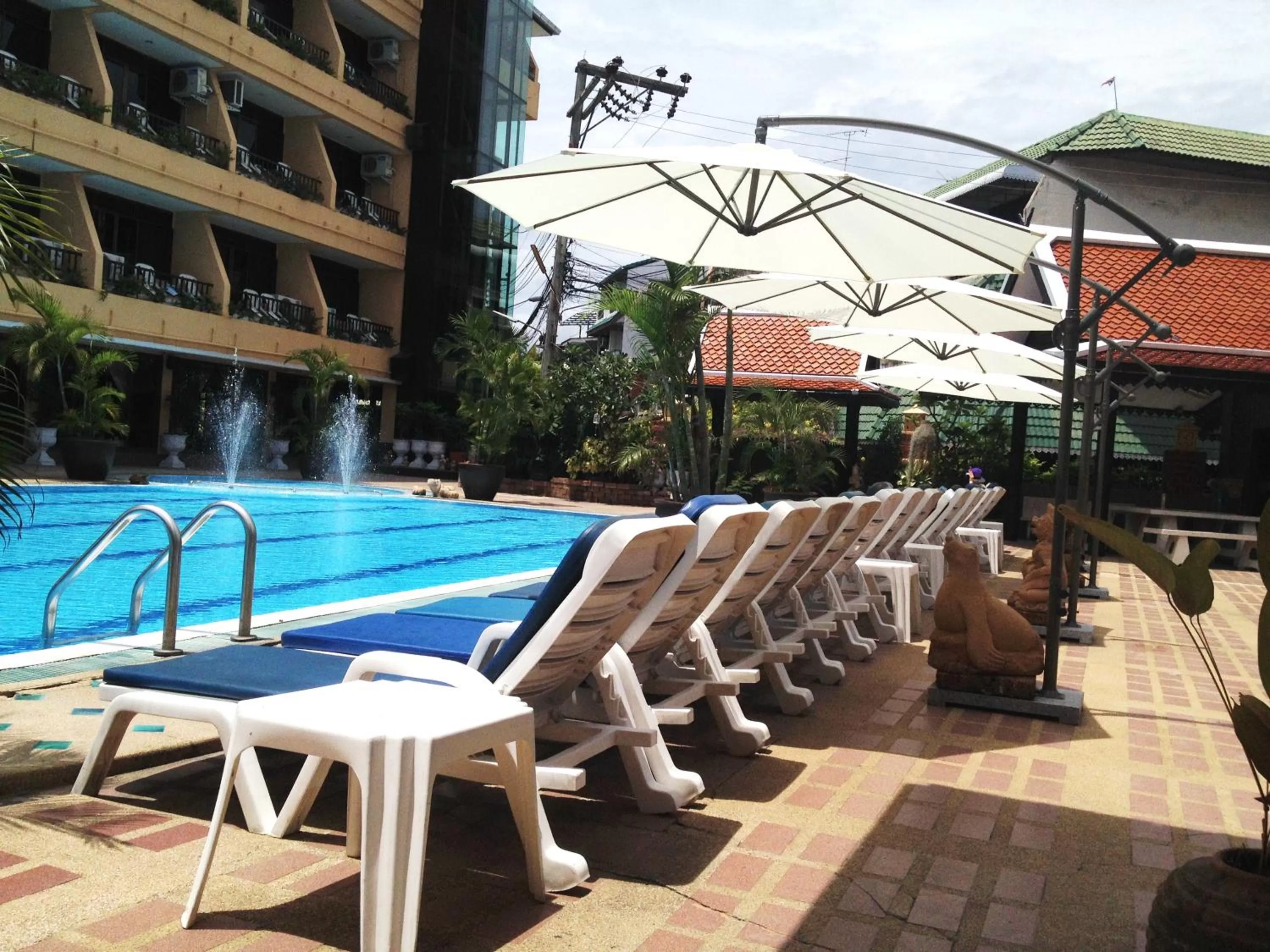 Swimming pool in Suppamitr Villa Hotel