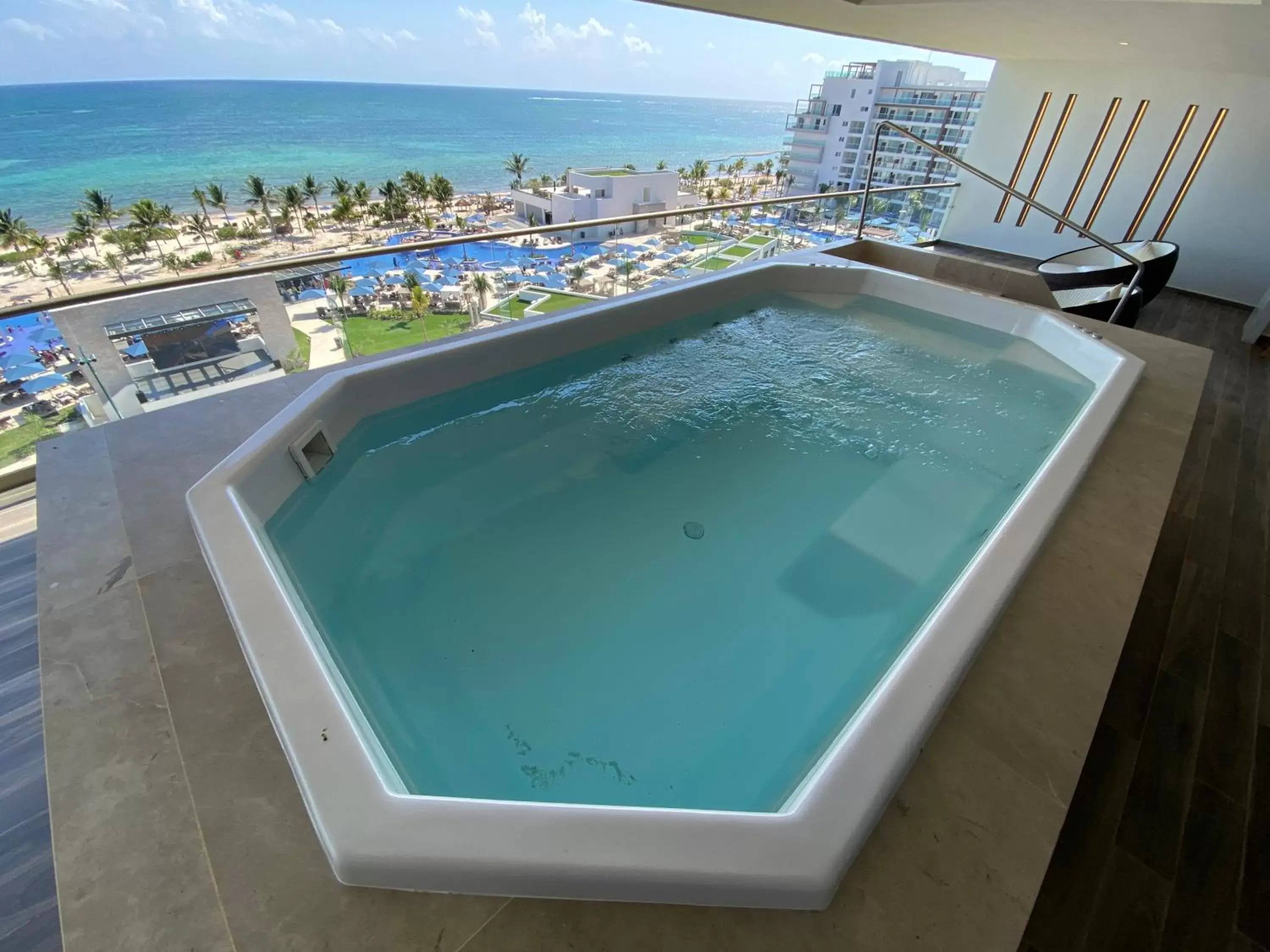 Sea view, Swimming Pool in Royalton Splash Riviera Cancun, An Autograph Collection All-Inclusive Resort