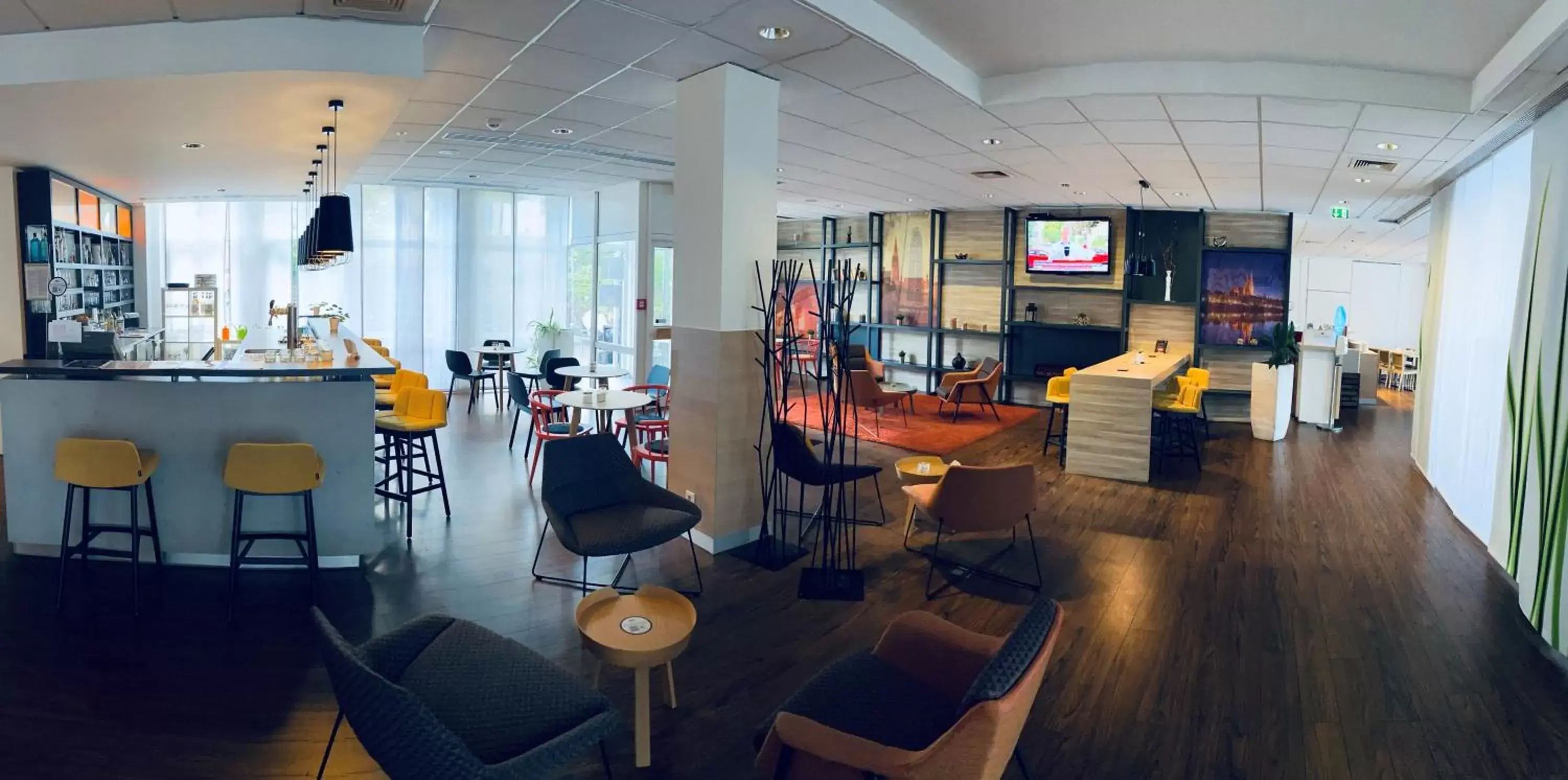 Lounge or bar, Restaurant/Places to Eat in ibis Hotel Regensburg City