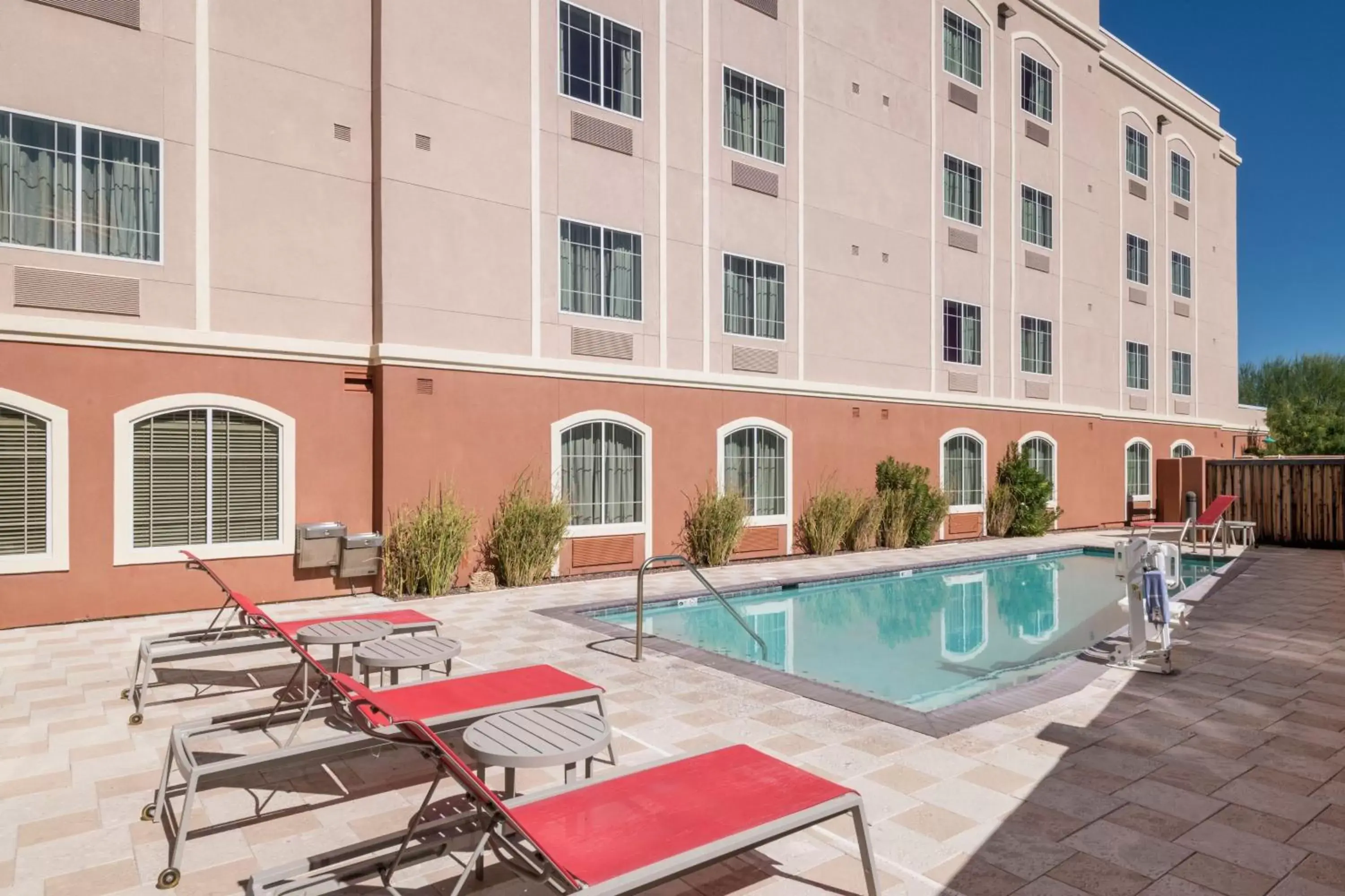 Swimming pool, Property Building in TownePlace Suites by Marriott Tucson Williams Centre