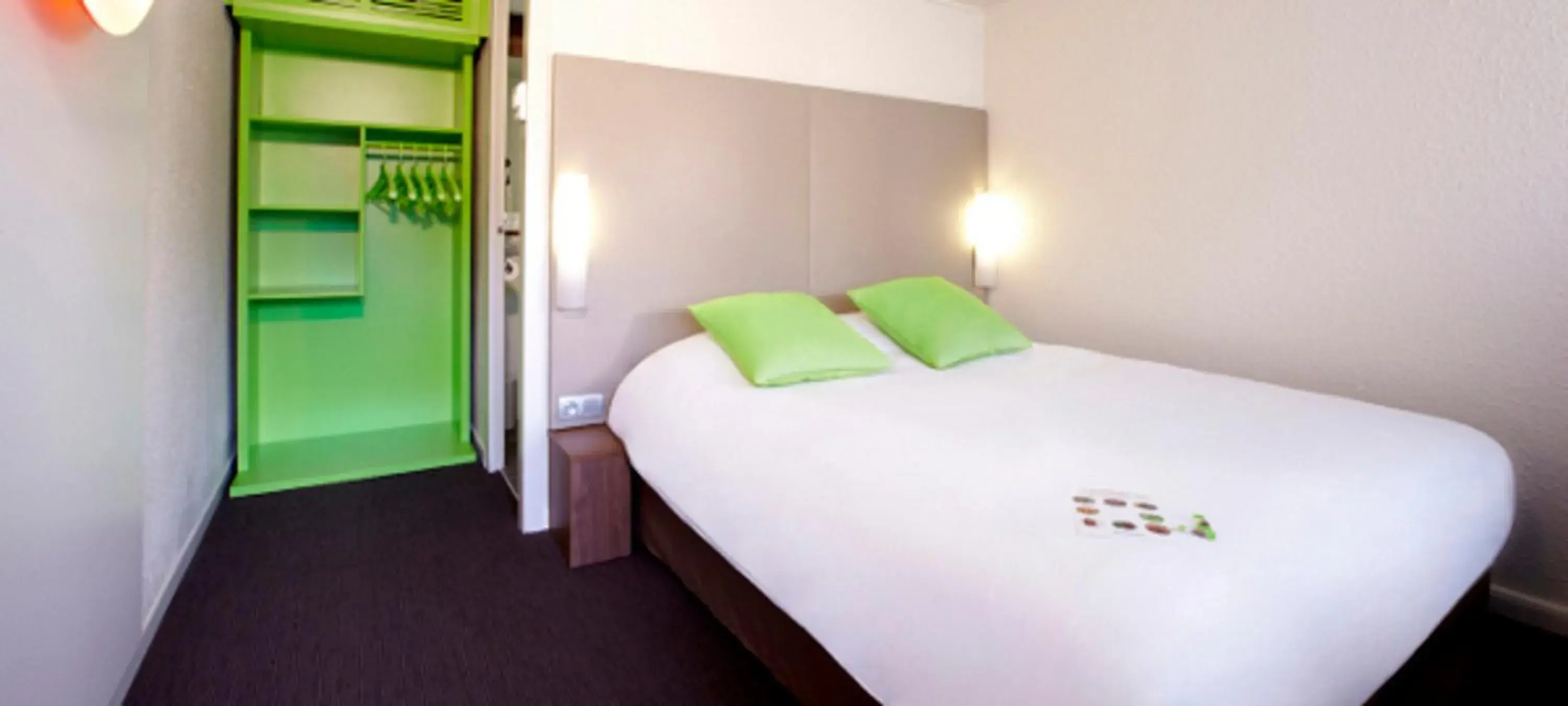 Bedroom, Bed in Campanile Paris Ouest - Levallois Perret