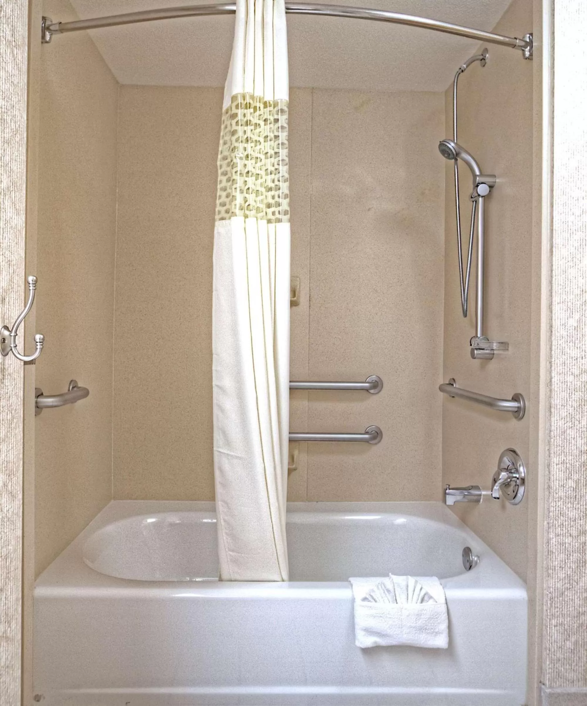 Bathroom in Hampton Inn Fremont