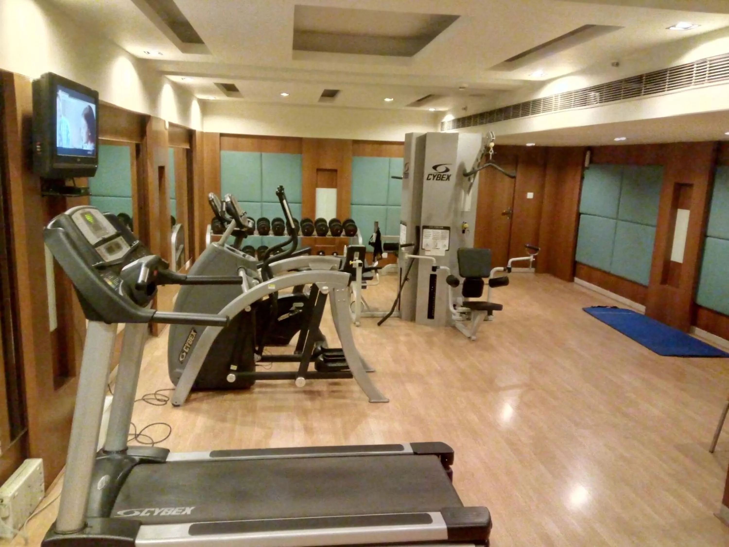 Fitness centre/facilities in Hampshire Plaza