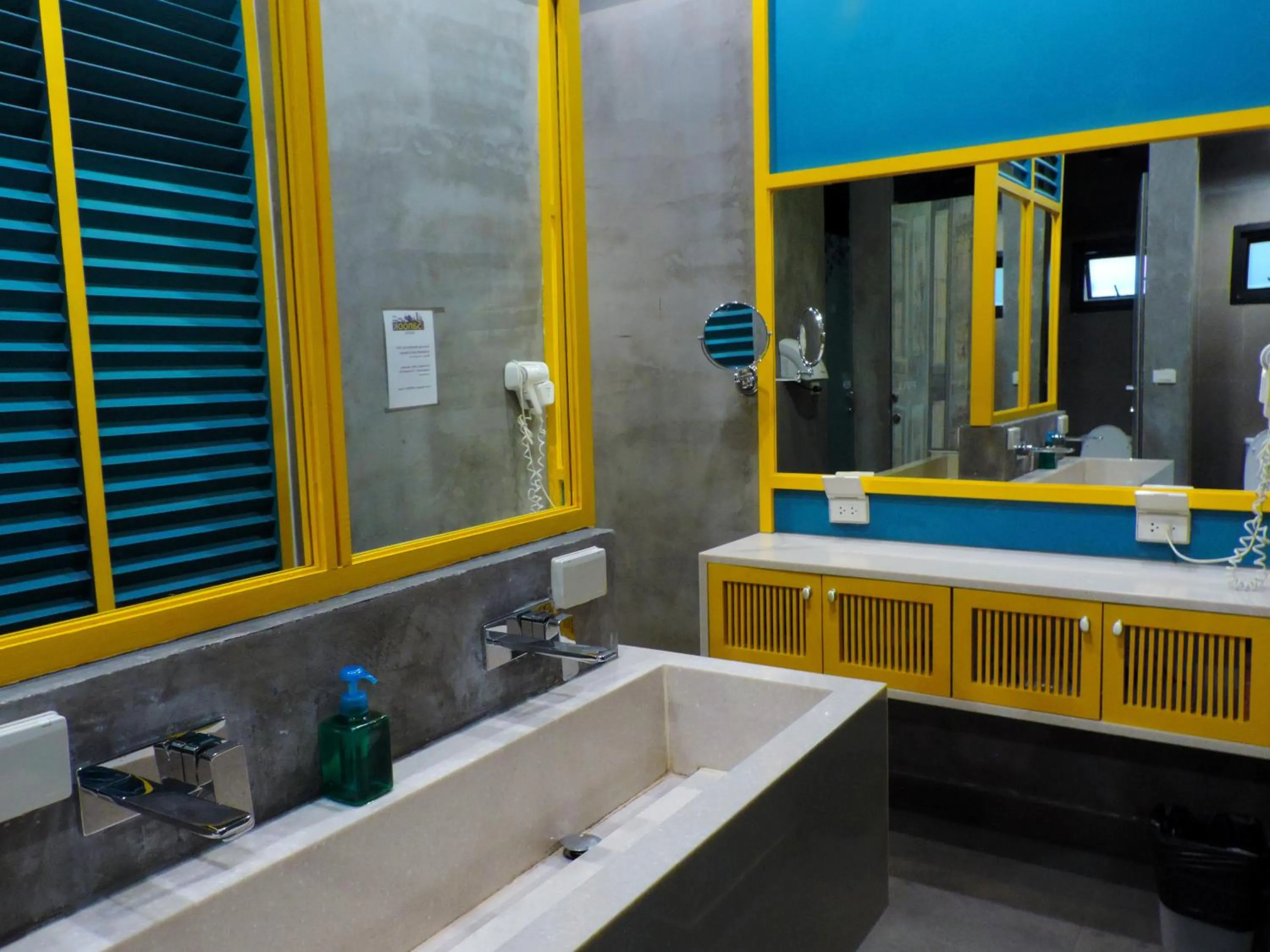 Bathroom in iSanook Hostel