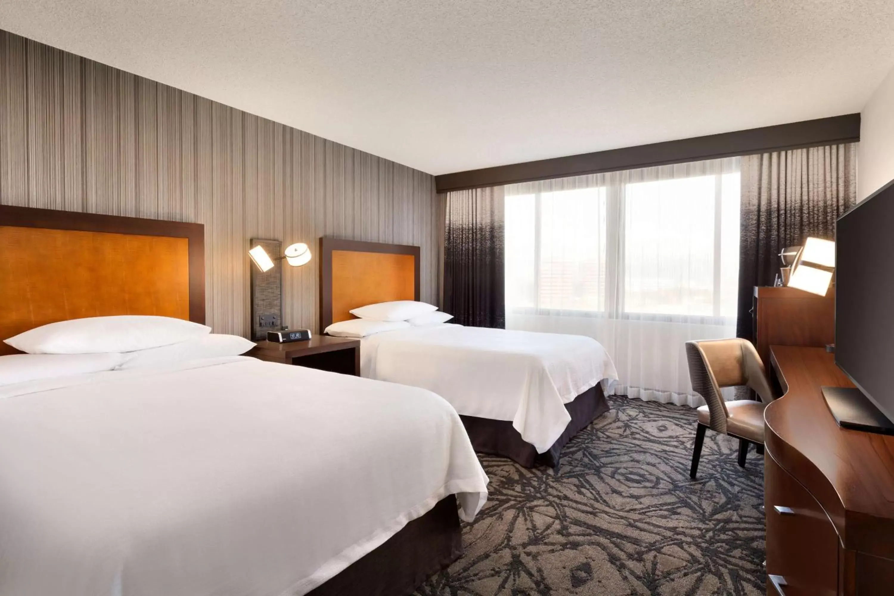 Bed in Embassy Suites by Hilton Santa Clara Silicon Valley